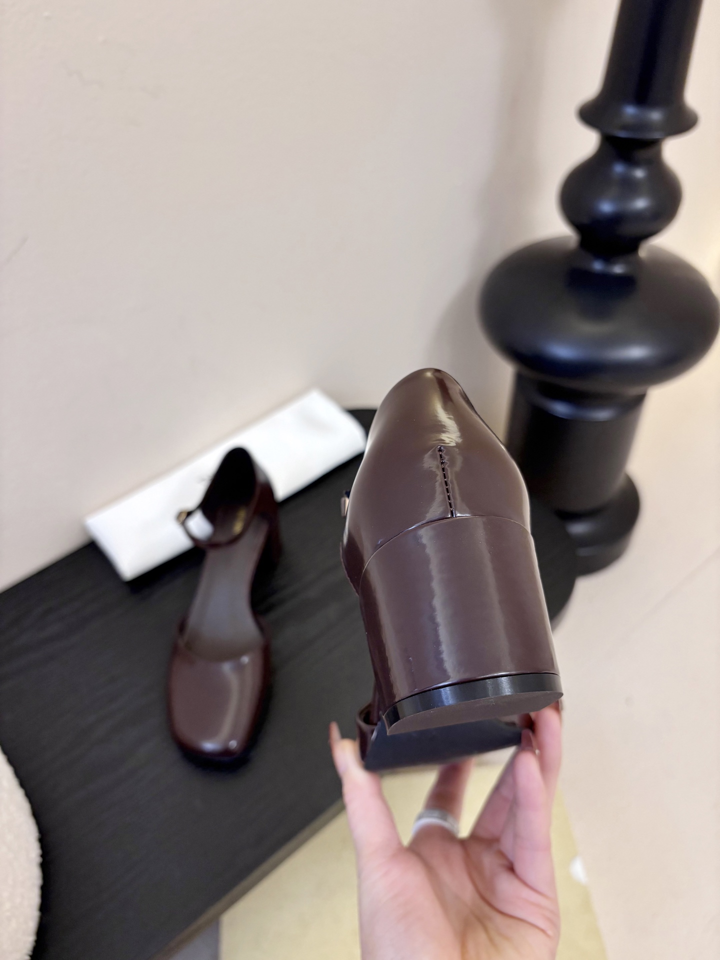 The Row 26春夏新款粗跟圆跟玛丽珍包头圆头中空凉鞋单鞋！据说这是本年度最美丽的玛丽珍奶，法式优雅