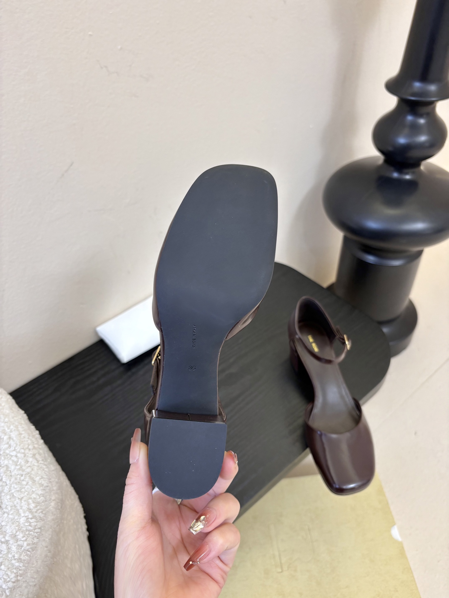 The Row 26春夏新款粗跟圆跟玛丽珍包头圆头中空凉鞋单鞋！据说这是本年度最美丽的玛丽珍奶，法式优雅