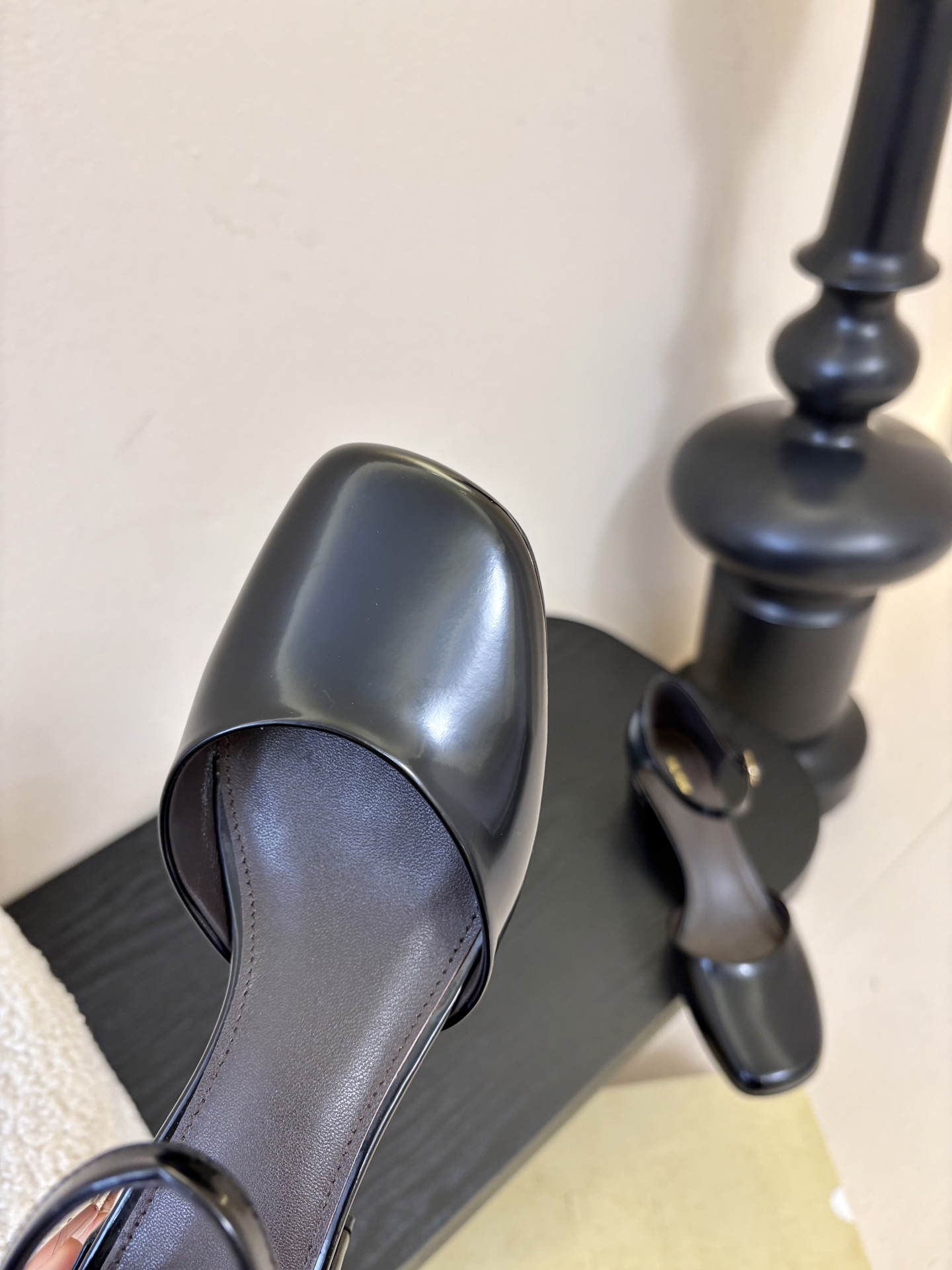 The Row 26春夏新款粗跟圆跟玛丽珍包头圆头中空凉鞋单鞋！据说这是本年度最美丽的玛丽珍奶，法式优雅