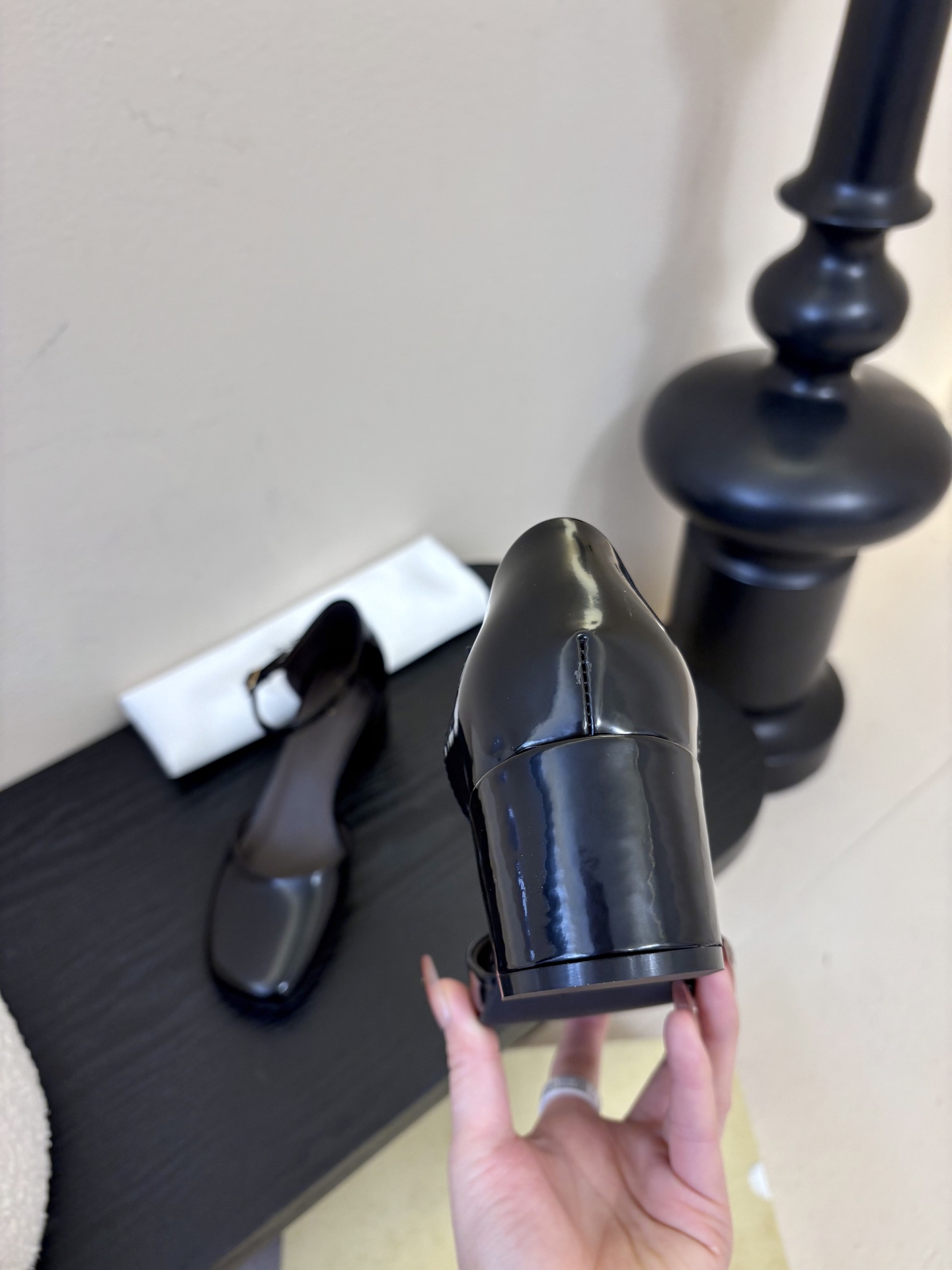 The Row 26春夏新款粗跟圆跟玛丽珍包头圆头中空凉鞋单鞋！据说这是本年度最美丽的玛丽珍奶，法式优雅