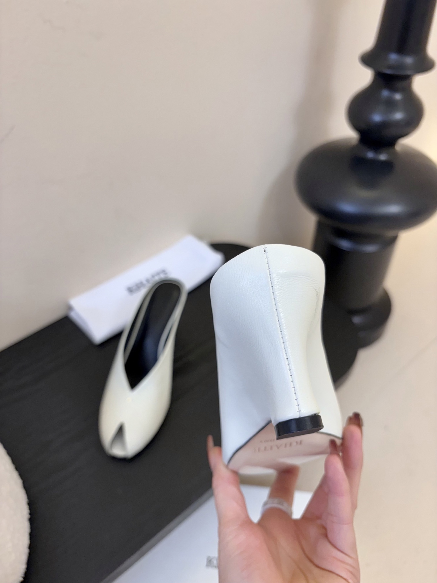 Khatie 2026春夏新款复古鱼嘴异形跟穆勒鞋包头高跟半拖鞋坡跟凉拖鞋异形跟穆勒鞋｜极简主义的先锋表