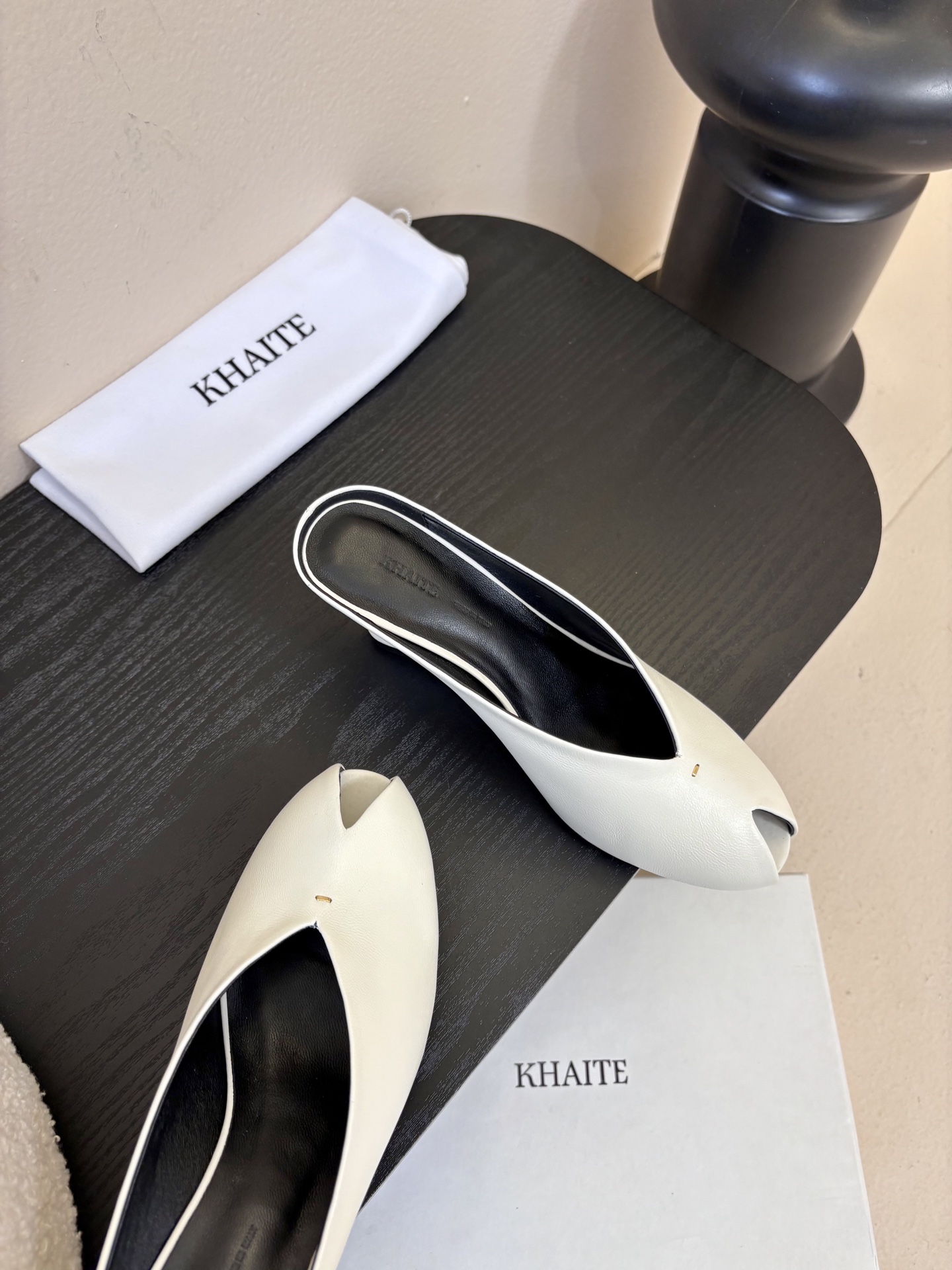 Khatie 2026春夏新款复古鱼嘴异形跟穆勒鞋包头高跟半拖鞋坡跟凉拖鞋异形跟穆勒鞋｜极简主义的先锋表