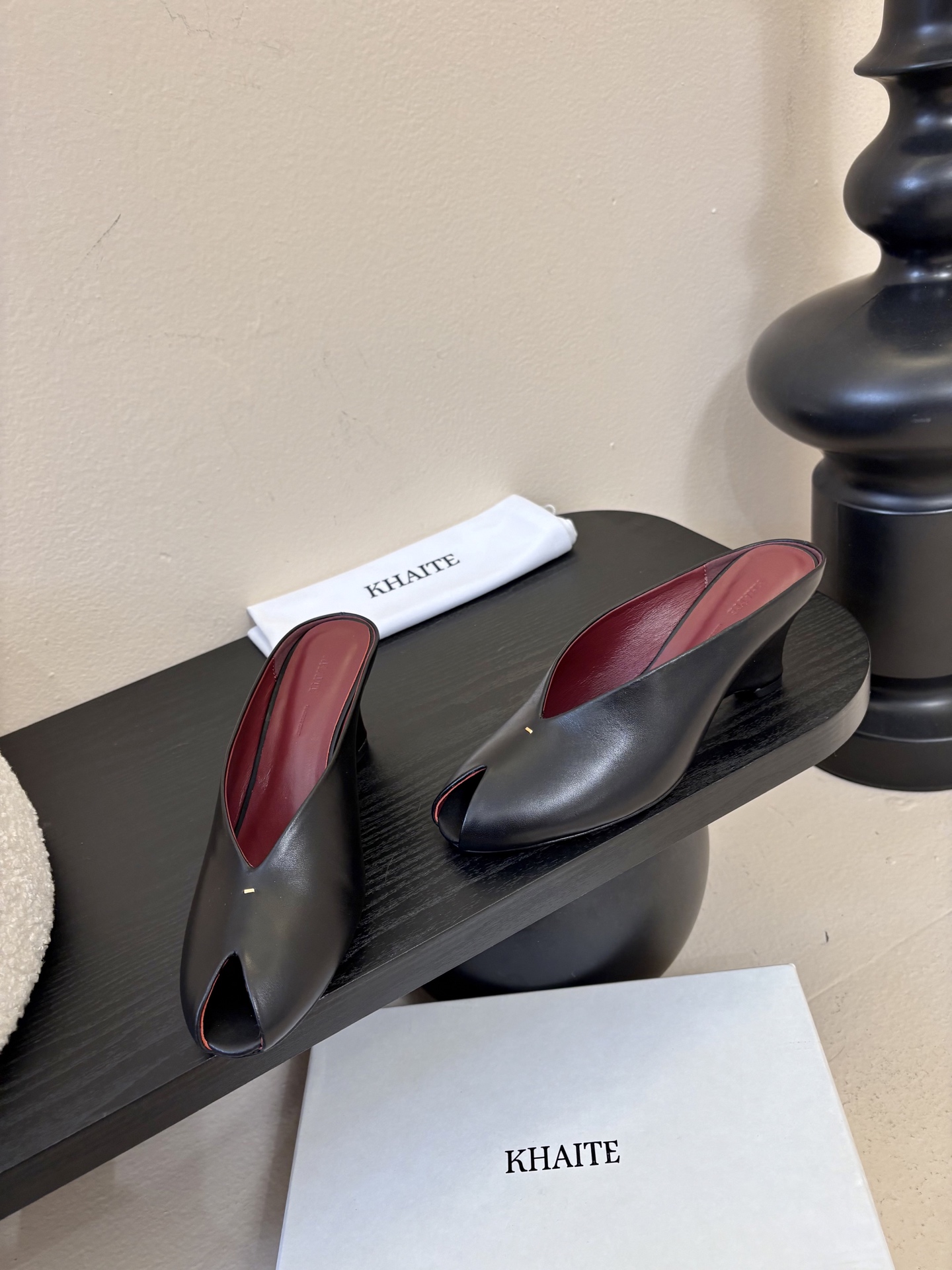 Khatie 2026春夏新款复古鱼嘴异形跟穆勒鞋包头高跟半拖鞋坡跟凉拖鞋异形跟穆勒鞋｜极简主义的先锋表