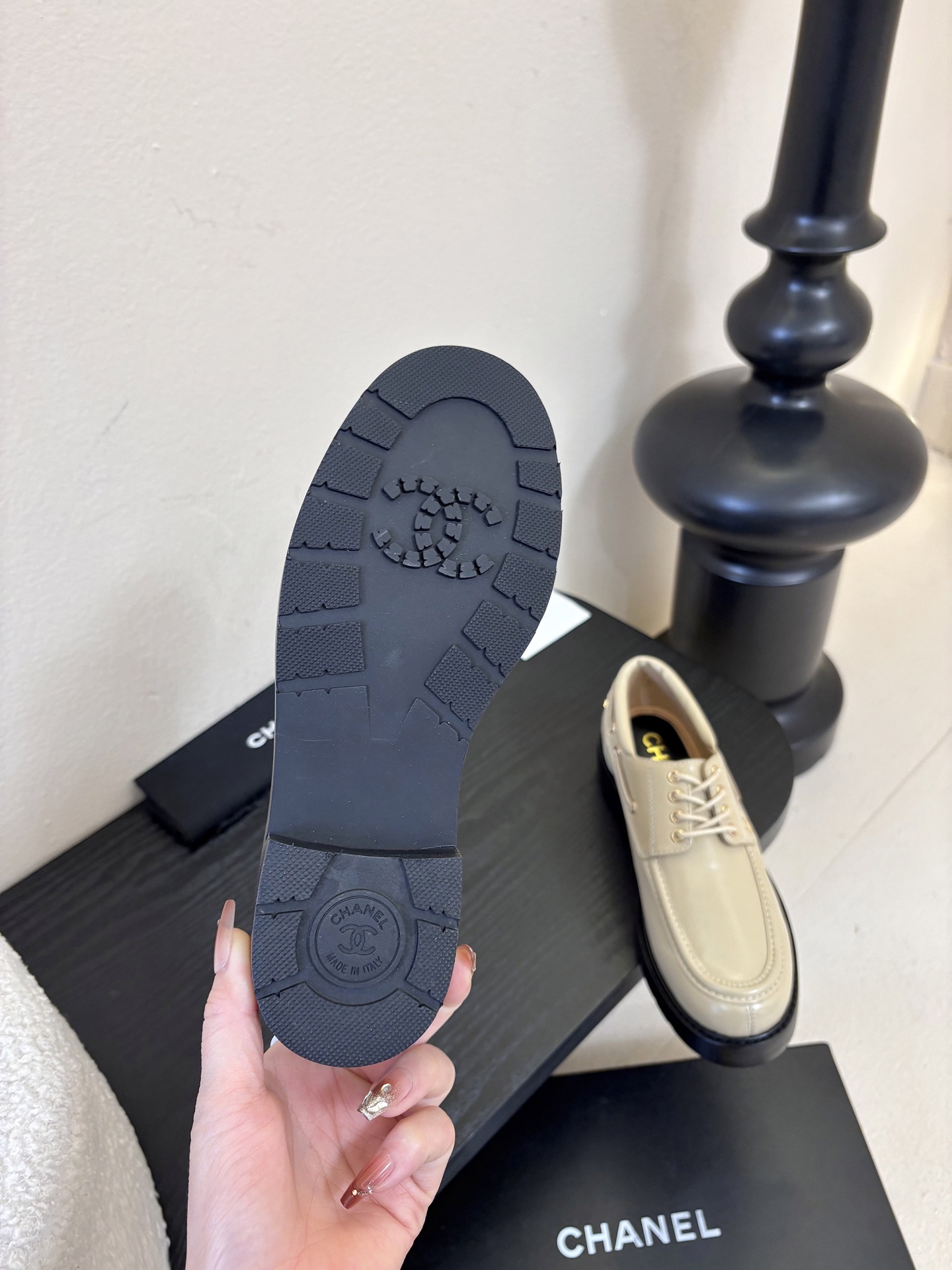 2026小香Chanel 26C春夏新款 经典双C扣穿带乐福鞋 复古系带字母五金扣厚底小皮鞋鞋子侧边装饰