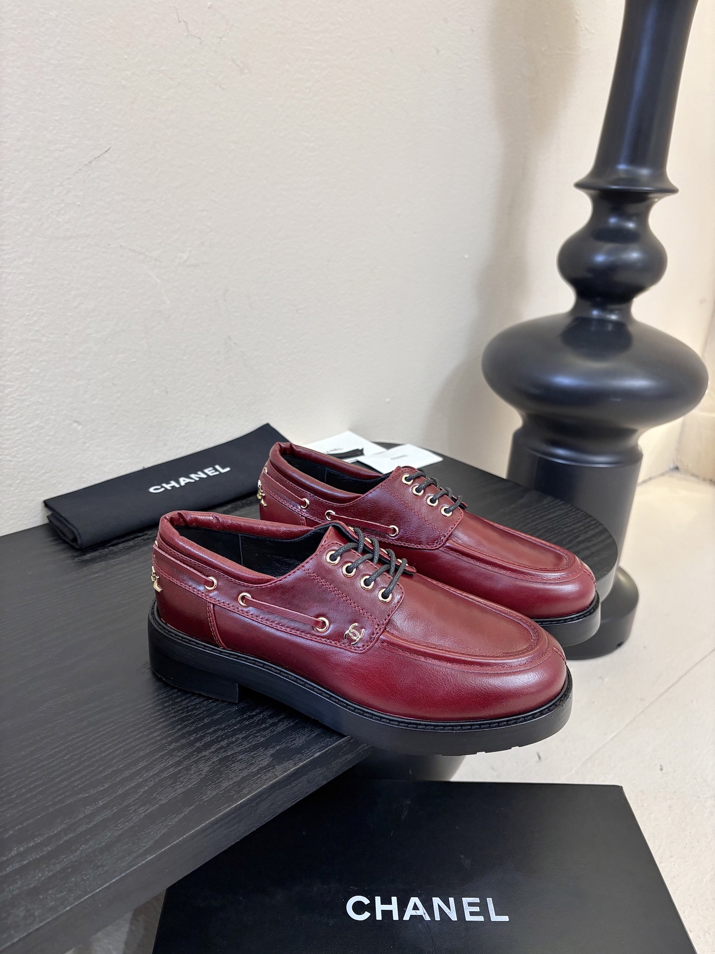 2026小香Chanel 26C春夏新款 经典双C扣穿带乐福鞋 复古系带字母五金扣厚底小皮鞋鞋子侧边装饰