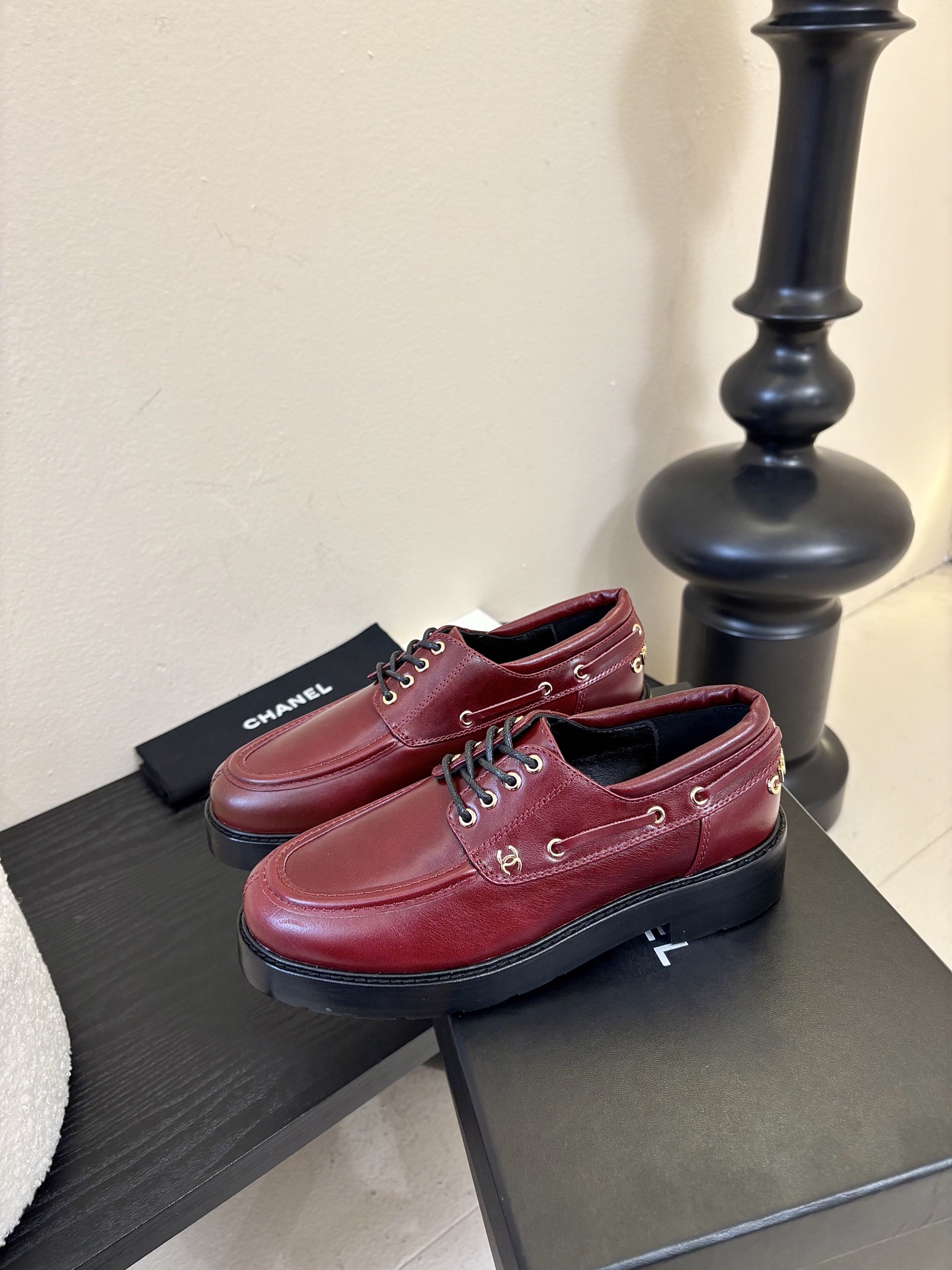 2026小香Chanel 26C春夏新款 经典双C扣穿带乐福鞋 复古系带字母五金扣厚底小皮鞋鞋子侧边装饰