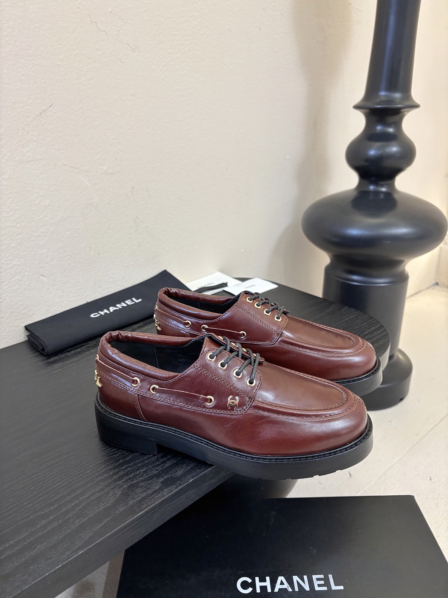 2026小香Chanel 26C春夏新款 经典双C扣穿带乐福鞋 复古系带字母五金扣厚底小皮鞋鞋子侧边装饰