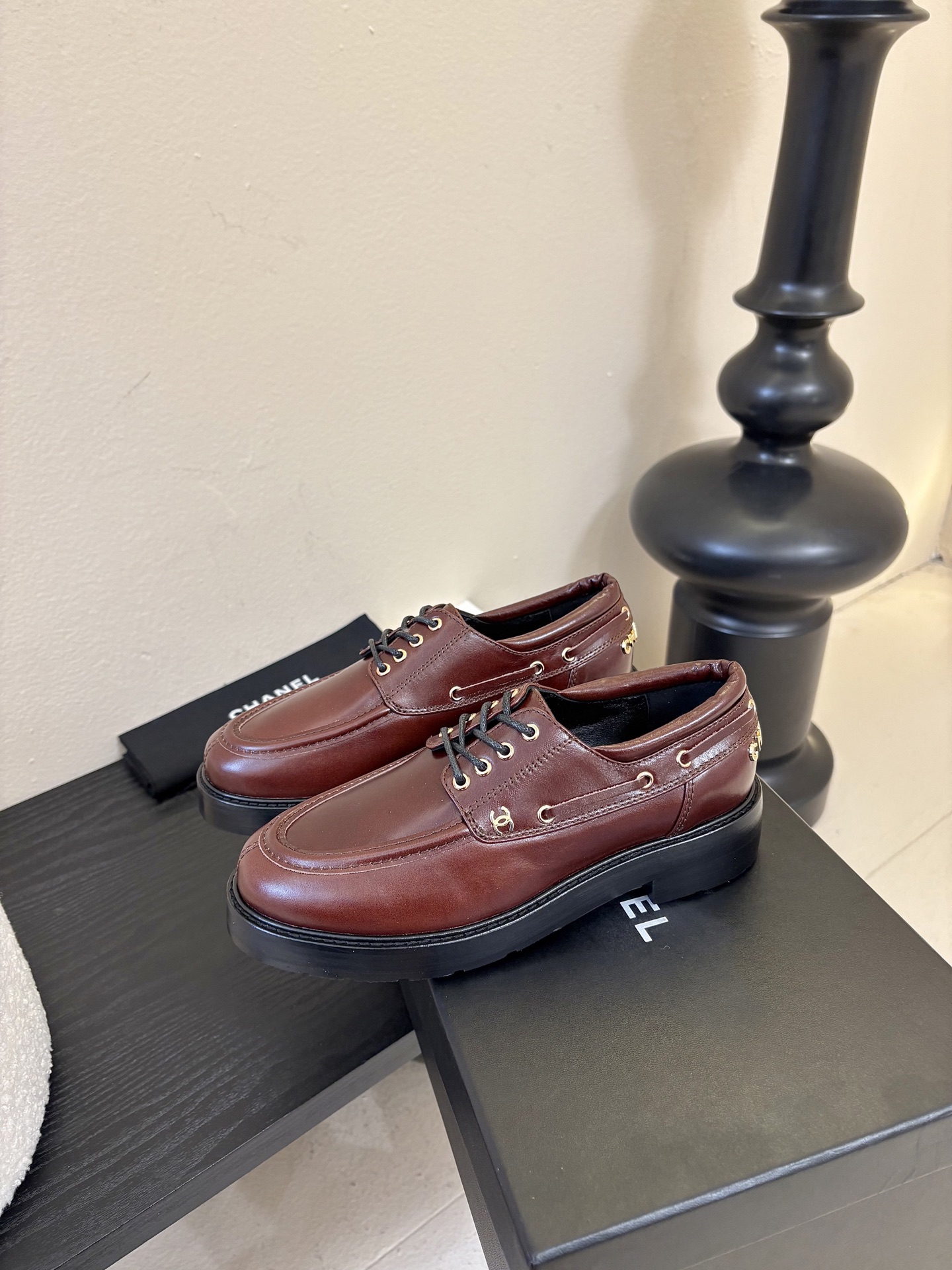 2026小香Chanel 26C春夏新款 经典双C扣穿带乐福鞋 复古系带字母五金扣厚底小皮鞋鞋子侧边装饰