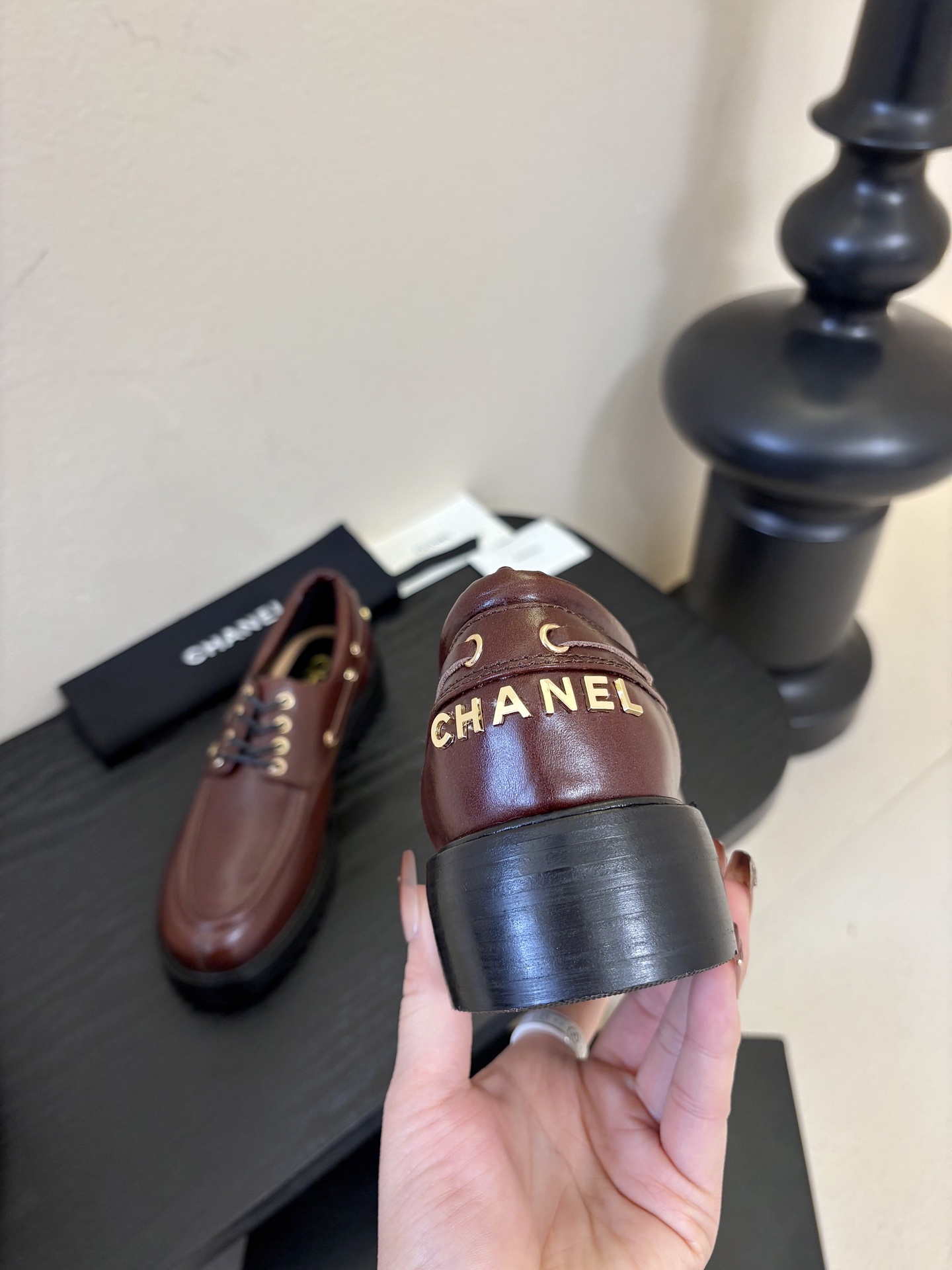 2026小香Chanel 26C春夏新款 经典双C扣穿带乐福鞋 复古系带字母五金扣厚底小皮鞋鞋子侧边装饰