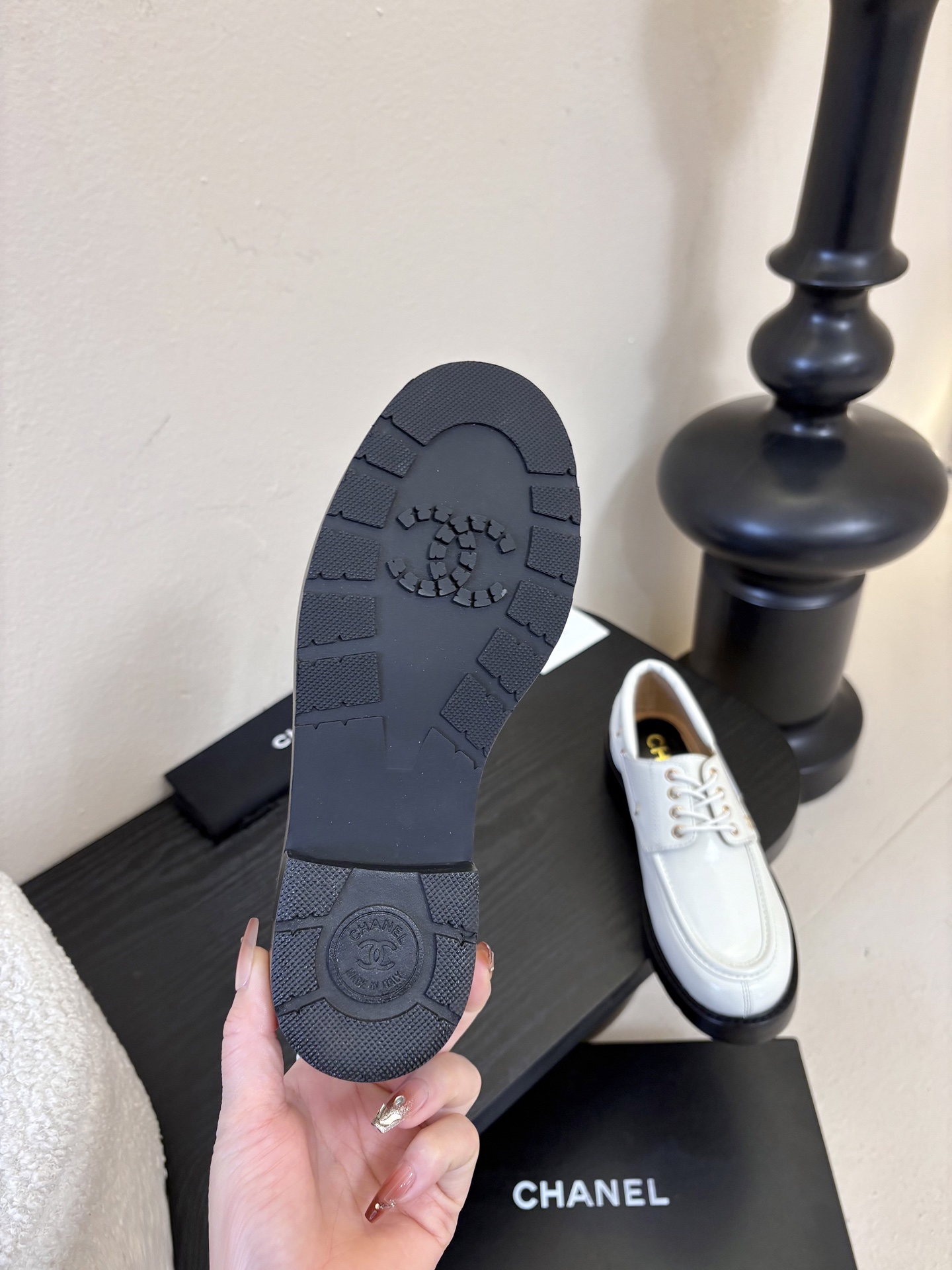 2026小香Chanel 26C春夏新款 经典双C扣穿带乐福鞋 复古系带字母五金扣厚底小皮鞋鞋子侧边装饰