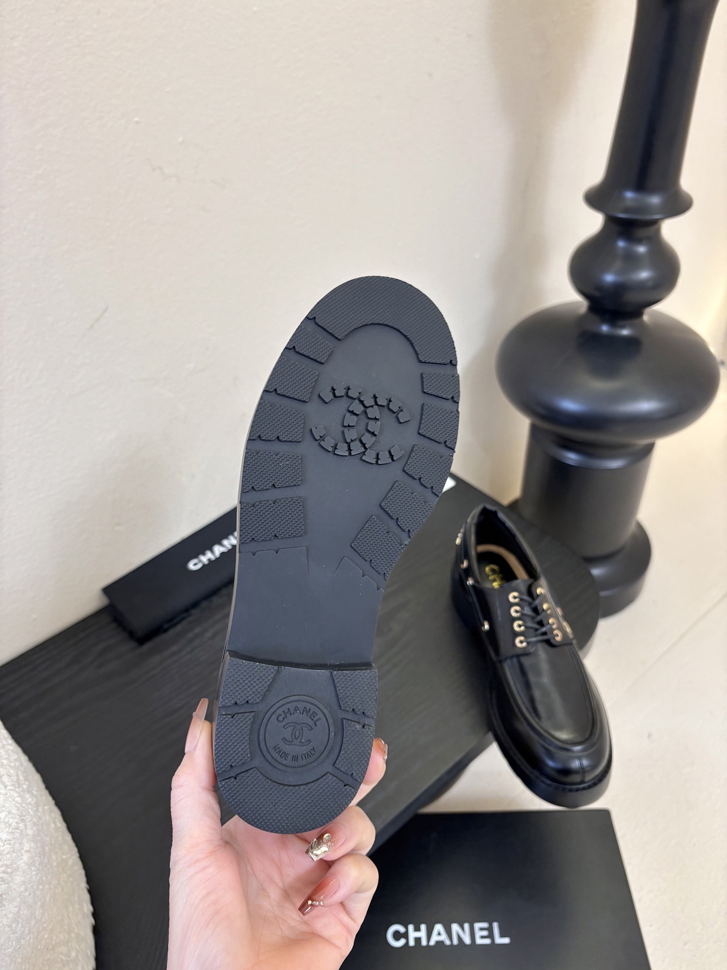 2026小香Chanel 26C春夏新款 经典双C扣穿带乐福鞋 复古系带字母五金扣厚底小皮鞋鞋子侧边装饰