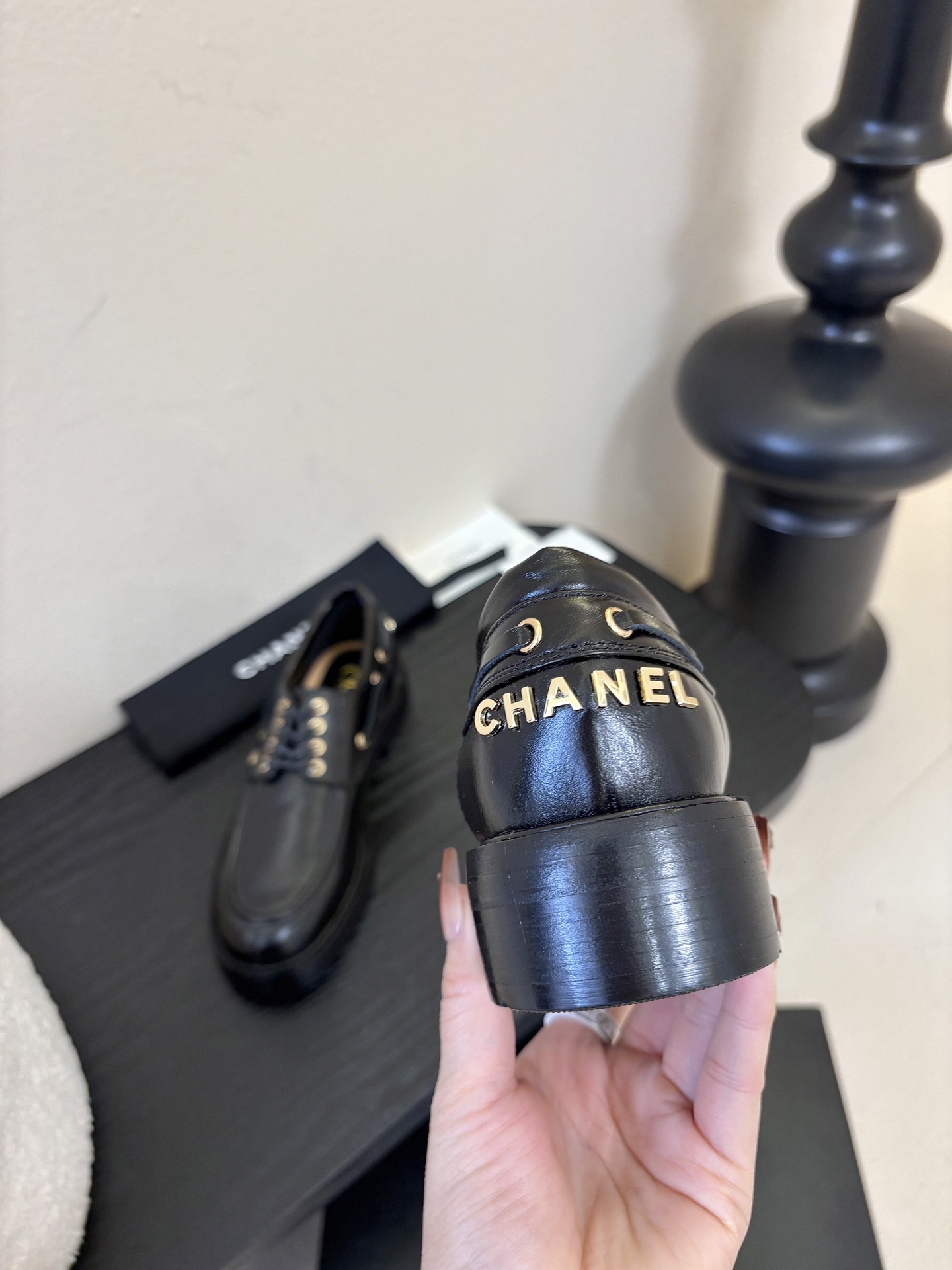 2026小香Chanel 26C春夏新款 经典双C扣穿带乐福鞋 复古系带字母五金扣厚底小皮鞋鞋子侧边装饰