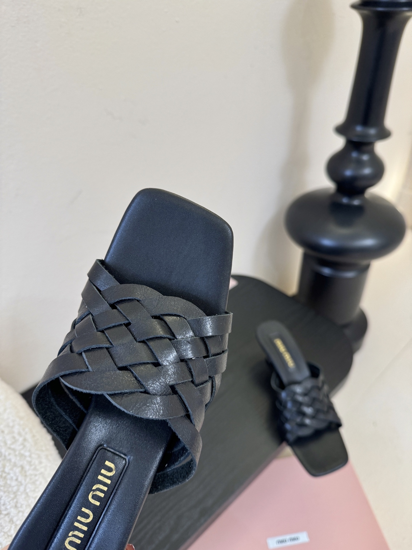 miu ss26new arrival～miu家26春夏高跟凉鞋系列，兼具性感与可爱牛皮材质，羊皮内里，