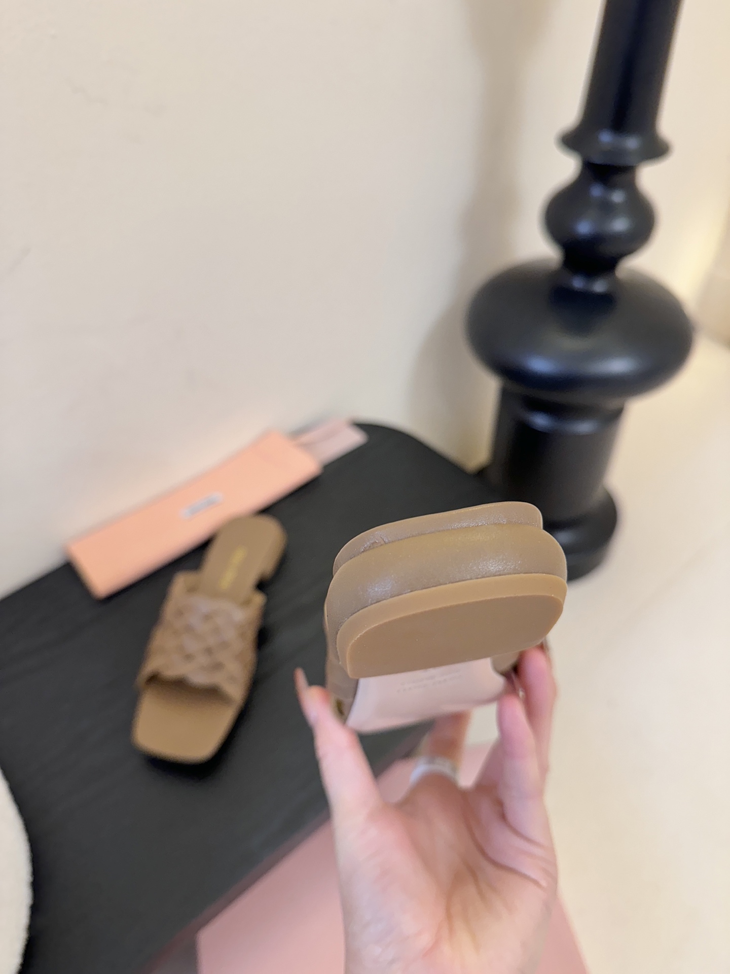 miu ss26new arrival～miu家26春夏高跟凉鞋系列，兼具性感与可爱牛皮材质，羊皮内里，