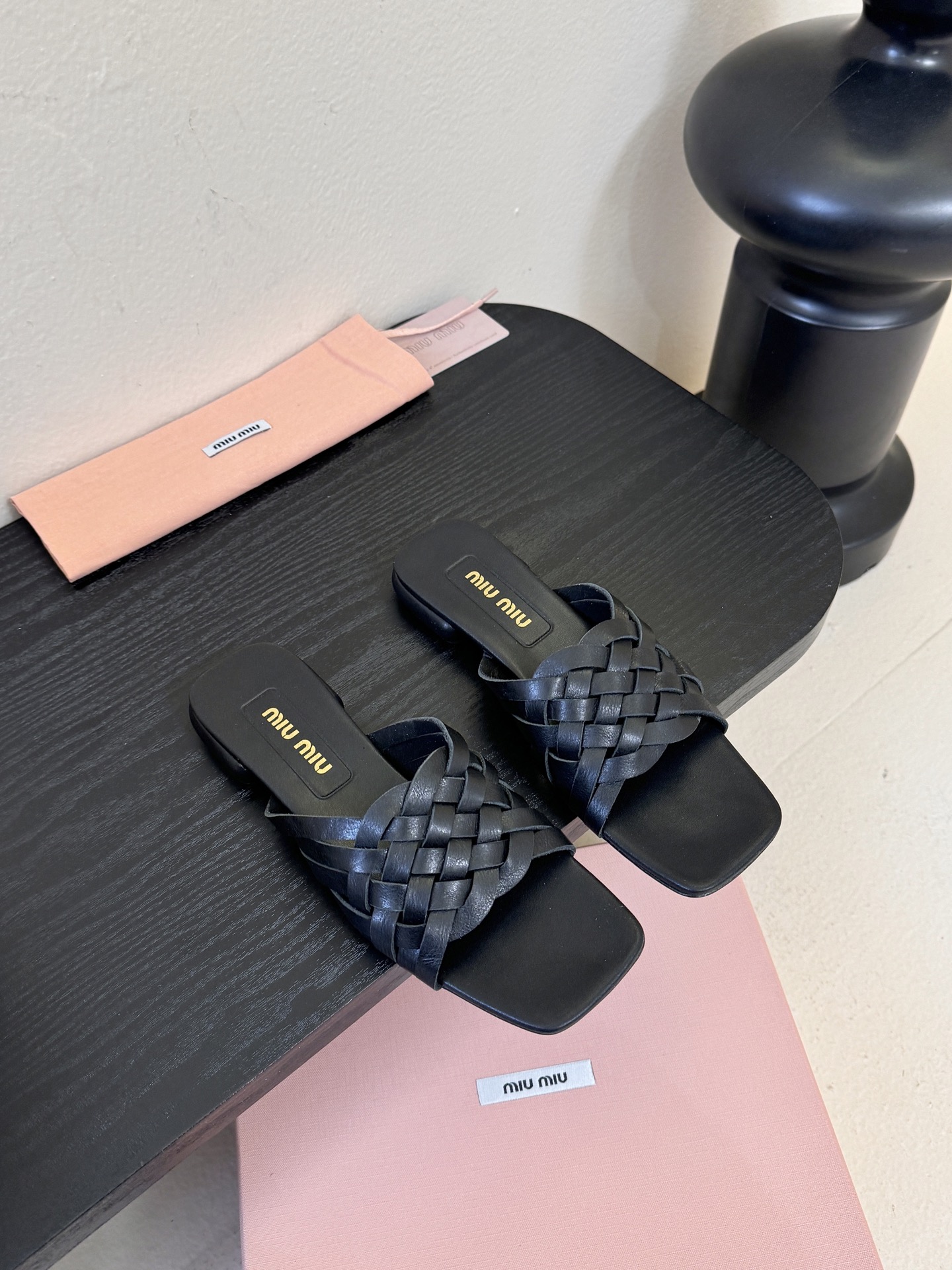 miu ss26new arrival～miu家26春夏高跟凉鞋系列，兼具性感与可爱牛皮材质，羊皮内里，