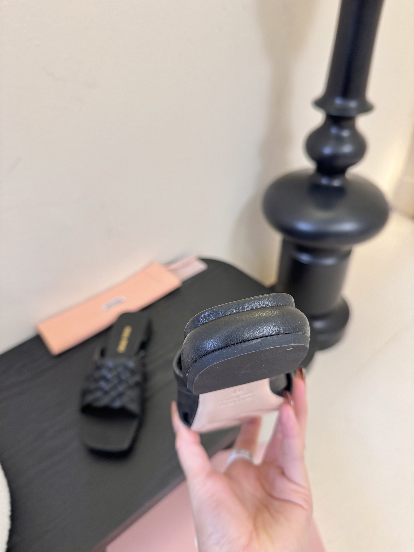 miu ss26new arrival～miu家26春夏高跟凉鞋系列，兼具性感与可爱牛皮材质，羊皮内里，