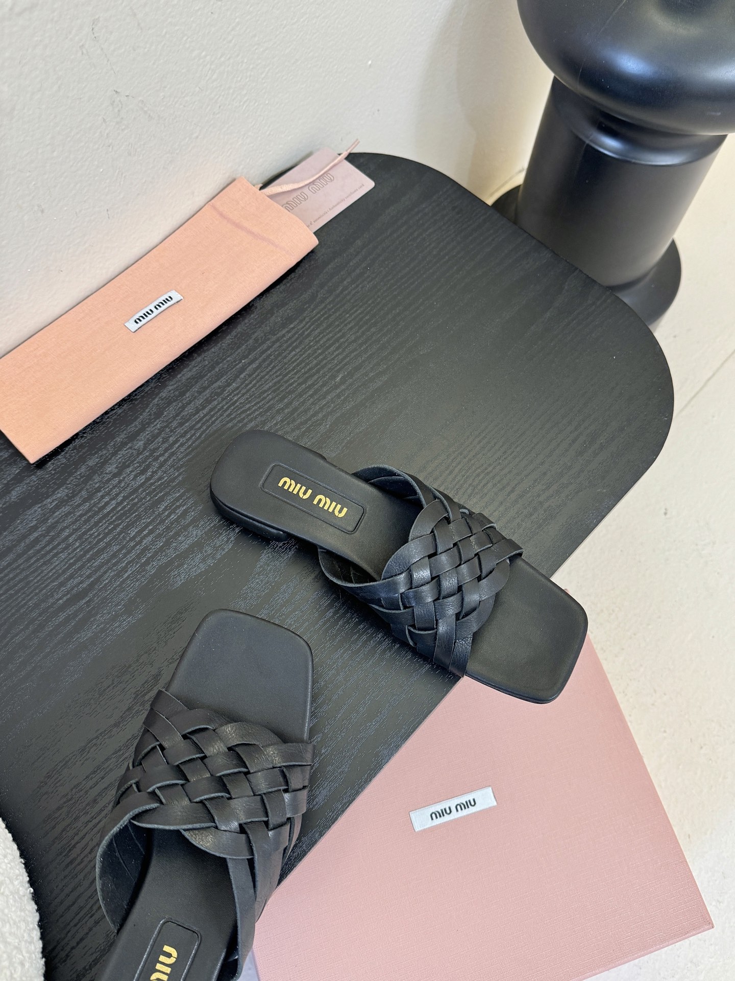 miu ss26new arrival～miu家26春夏高跟凉鞋系列，兼具性感与可爱牛皮材质，羊皮内里，