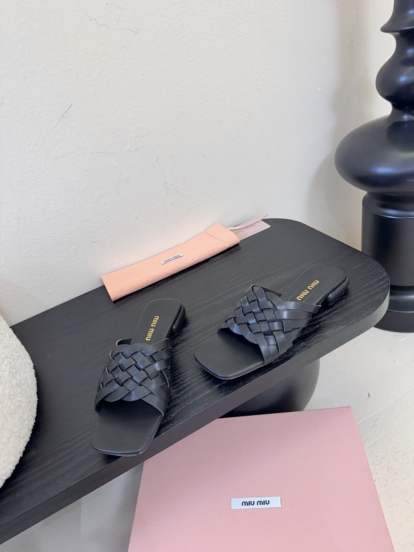 miu ss26new arrival～miu家26春夏高跟凉鞋系列，兼具性感与可爱牛皮材质，羊皮内里，