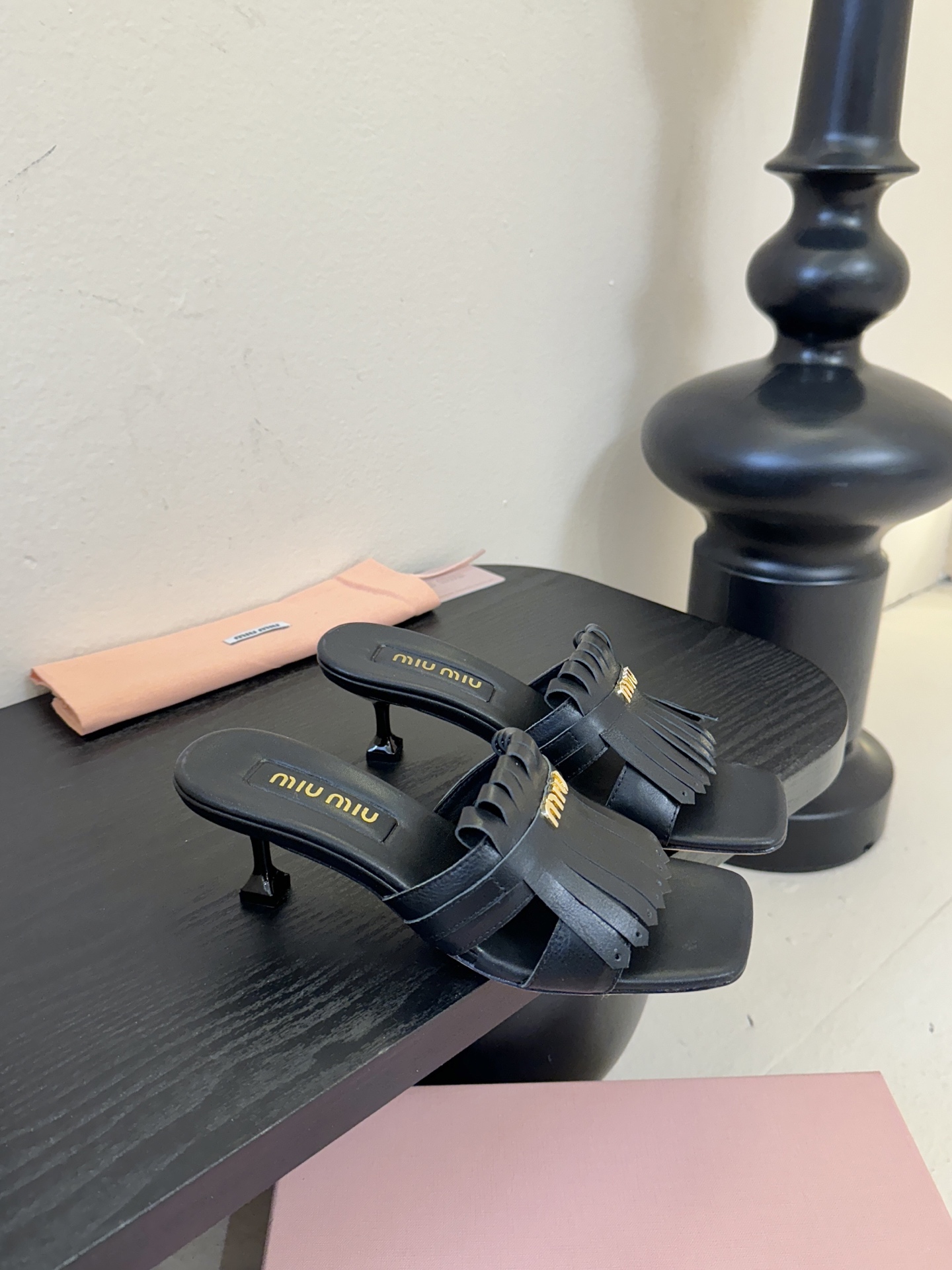 miu ss26new arrival～miu家26春夏高跟凉鞋系列，兼具性感与可爱牛皮材质，羊皮内里，