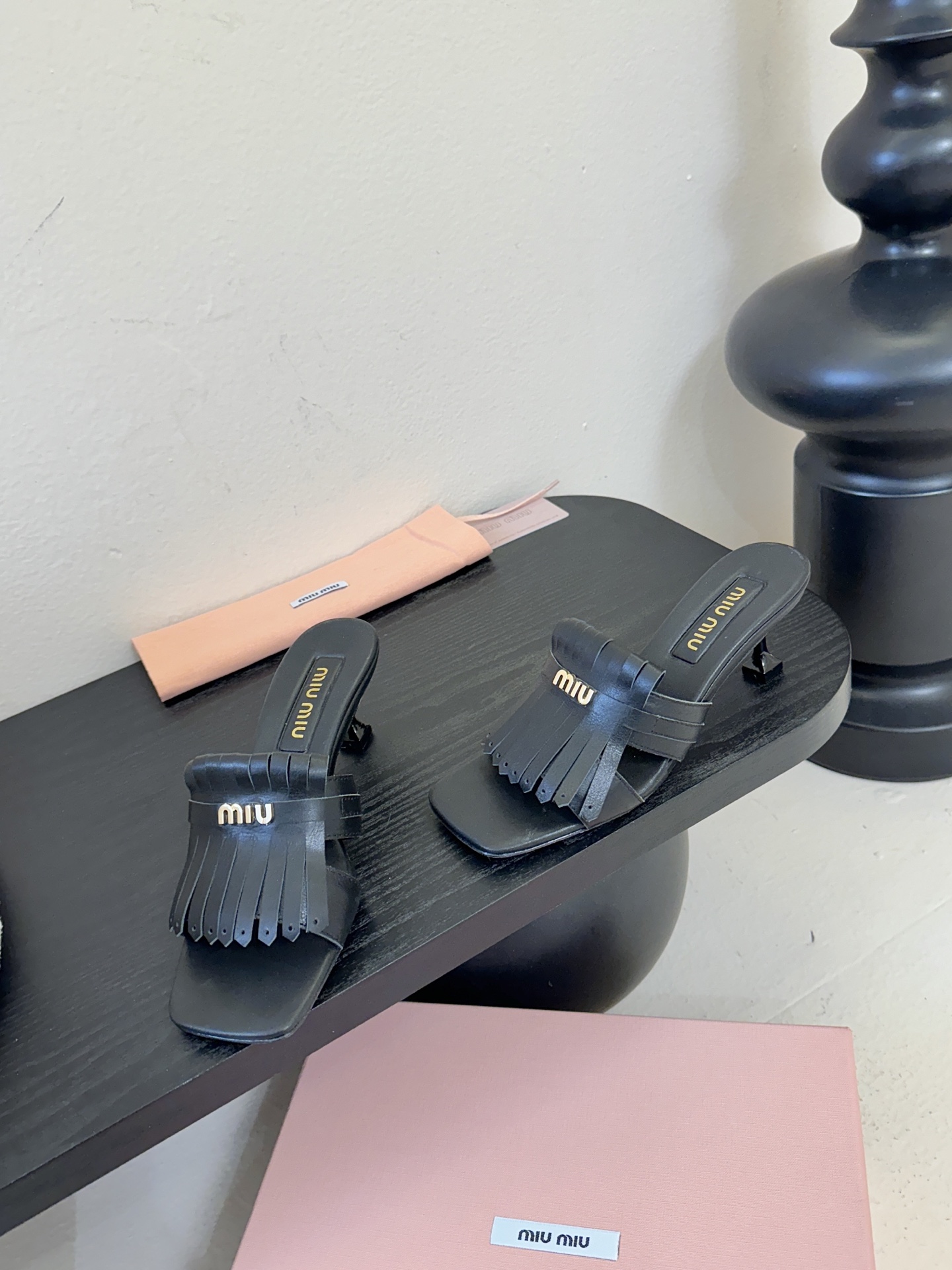 miu ss26new arrival～miu家26春夏高跟凉鞋系列，兼具性感与可爱牛皮材质，羊皮内里，