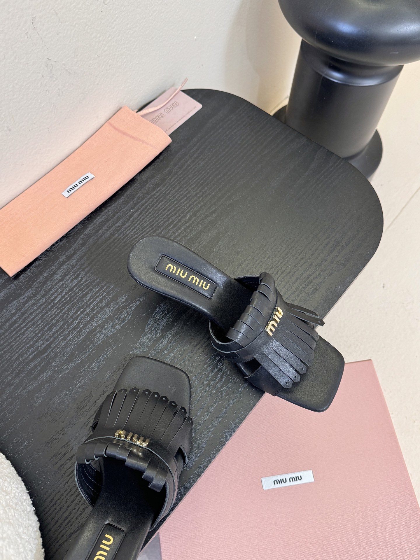 miu ss26new arrival～miu家26春夏高跟凉鞋系列，兼具性感与可爱牛皮材质，羊皮内里，