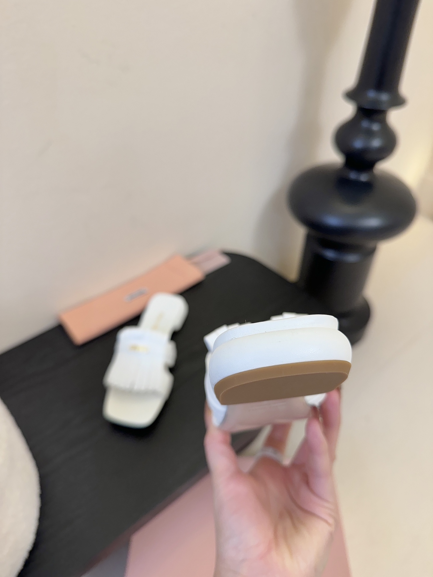 miu ss26new arrival～miu家26春夏高跟凉鞋系列，兼具性感与可爱牛皮材质，羊皮内里，