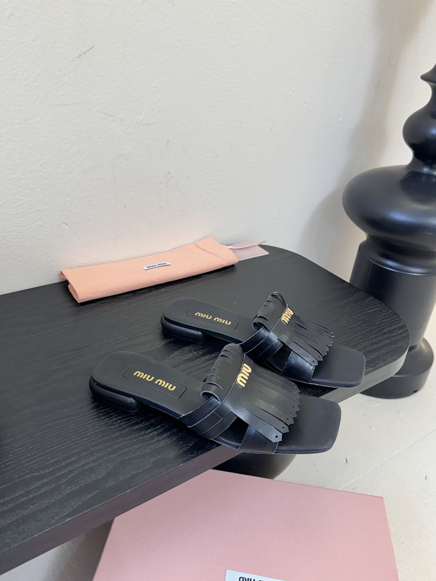 miu ss26new arrival～miu家26春夏高跟凉鞋系列，兼具性感与可爱牛皮材质，羊皮内里，