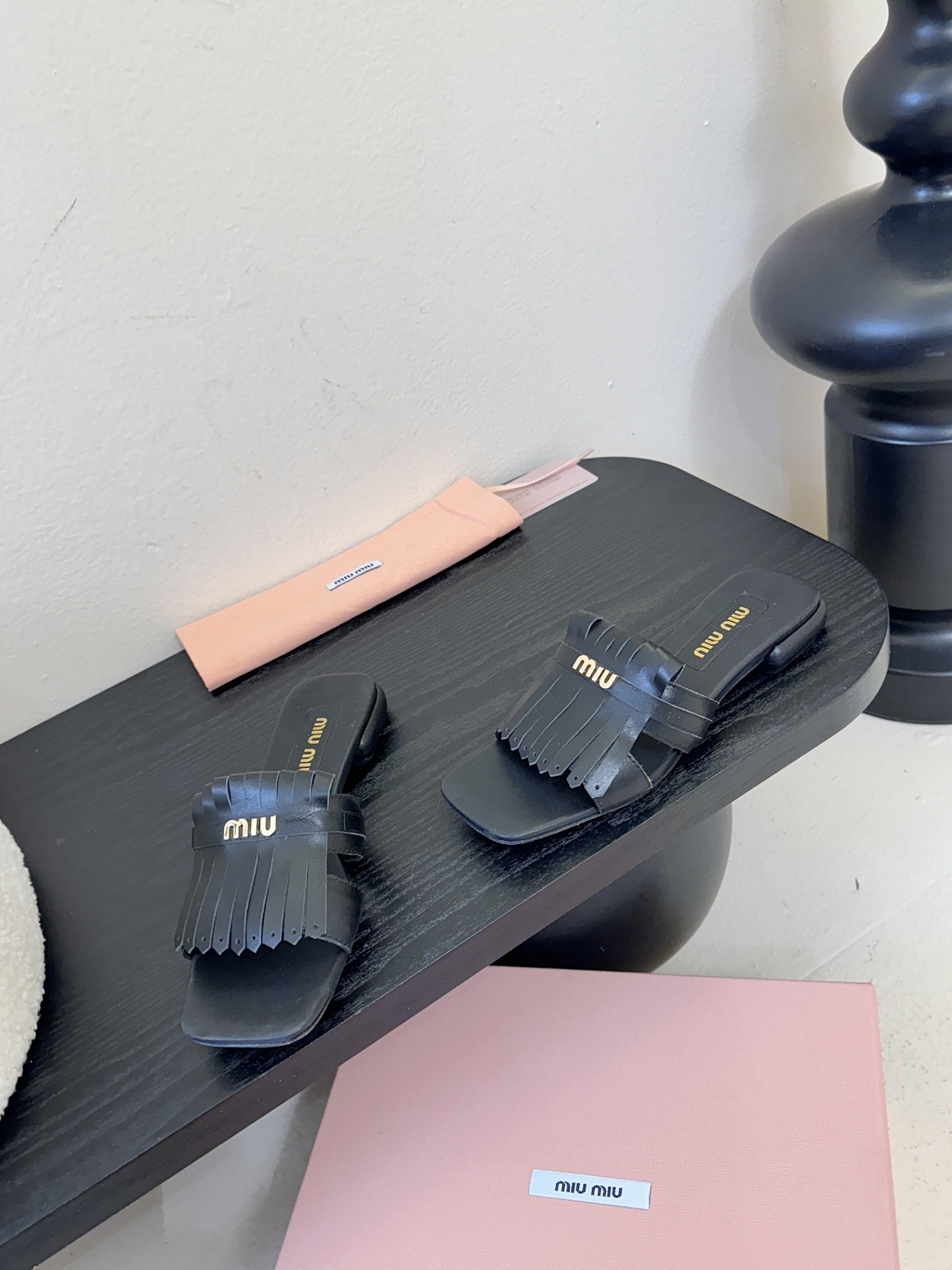 miu ss26new arrival～miu家26春夏高跟凉鞋系列，兼具性感与可爱牛皮材质，羊皮内里，
