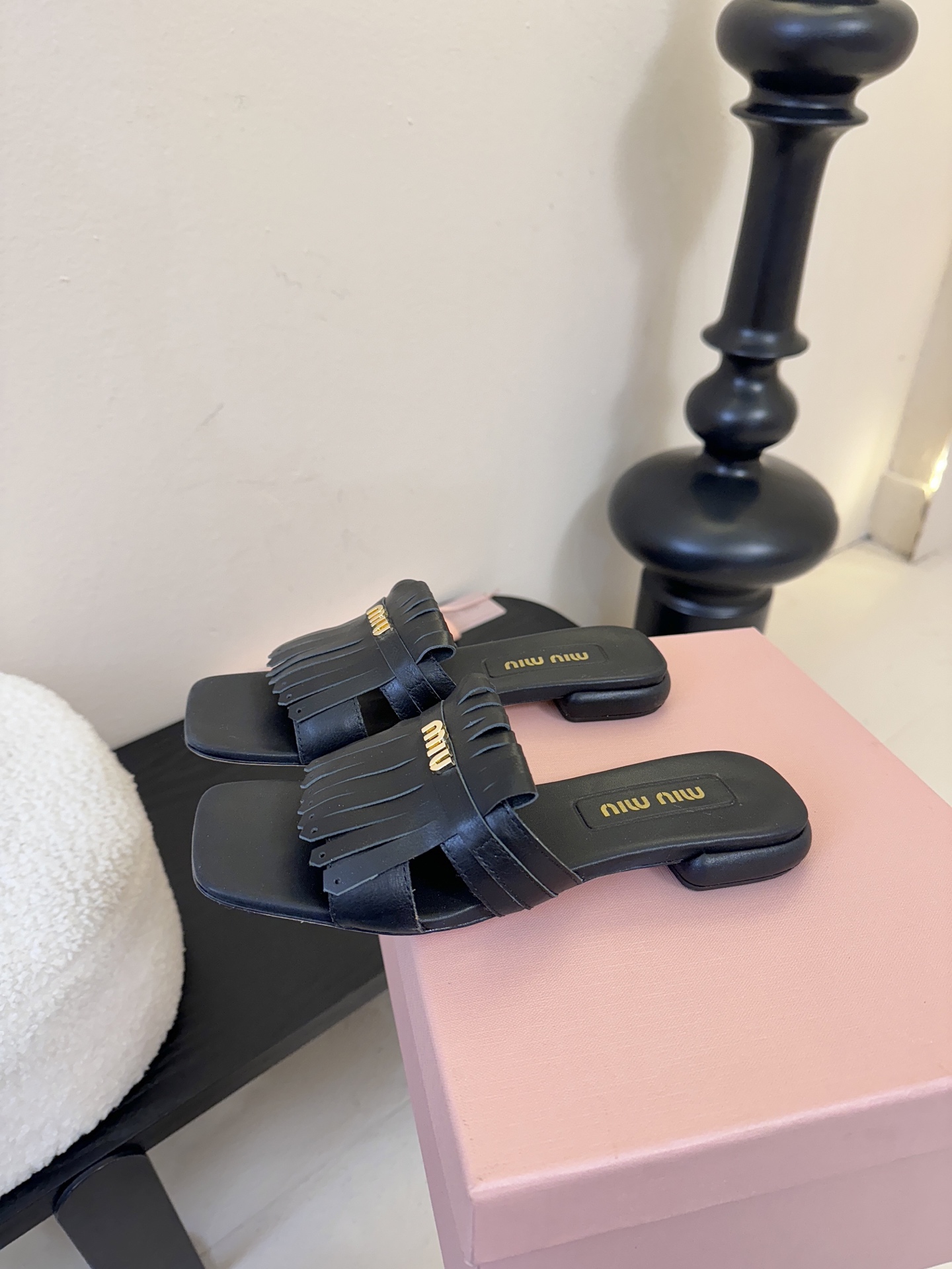 miu ss26new arrival～miu家26春夏高跟凉鞋系列，兼具性感与可爱牛皮材质，羊皮内里，