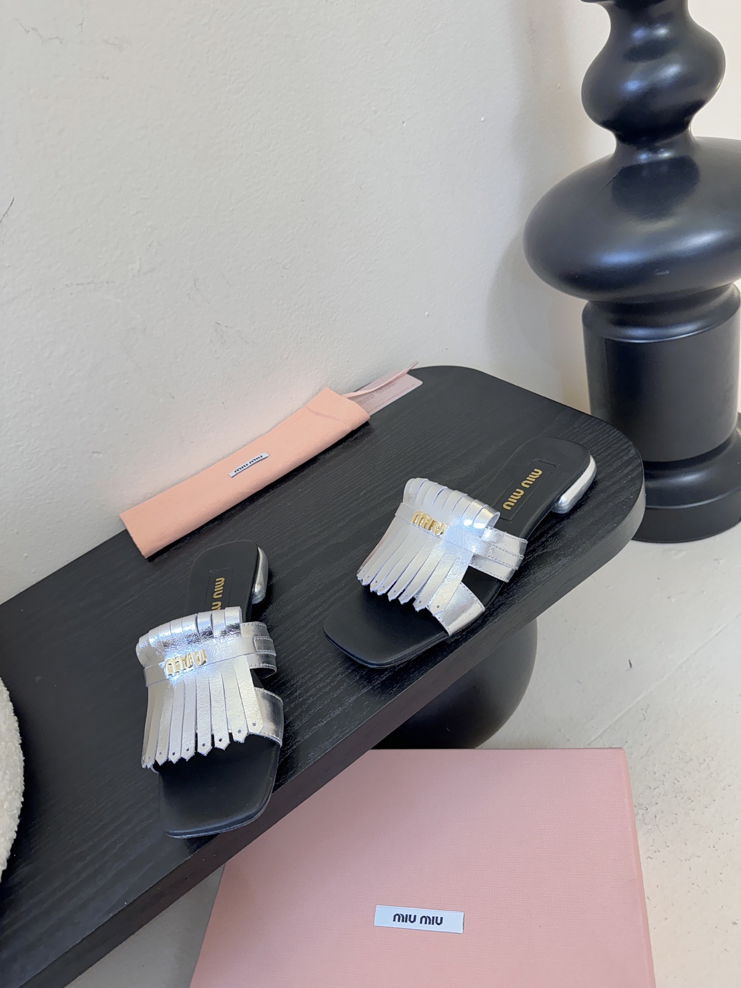 miu ss26new arrival～miu家26春夏高跟凉鞋系列，兼具性感与可爱牛皮材质，羊皮内里，