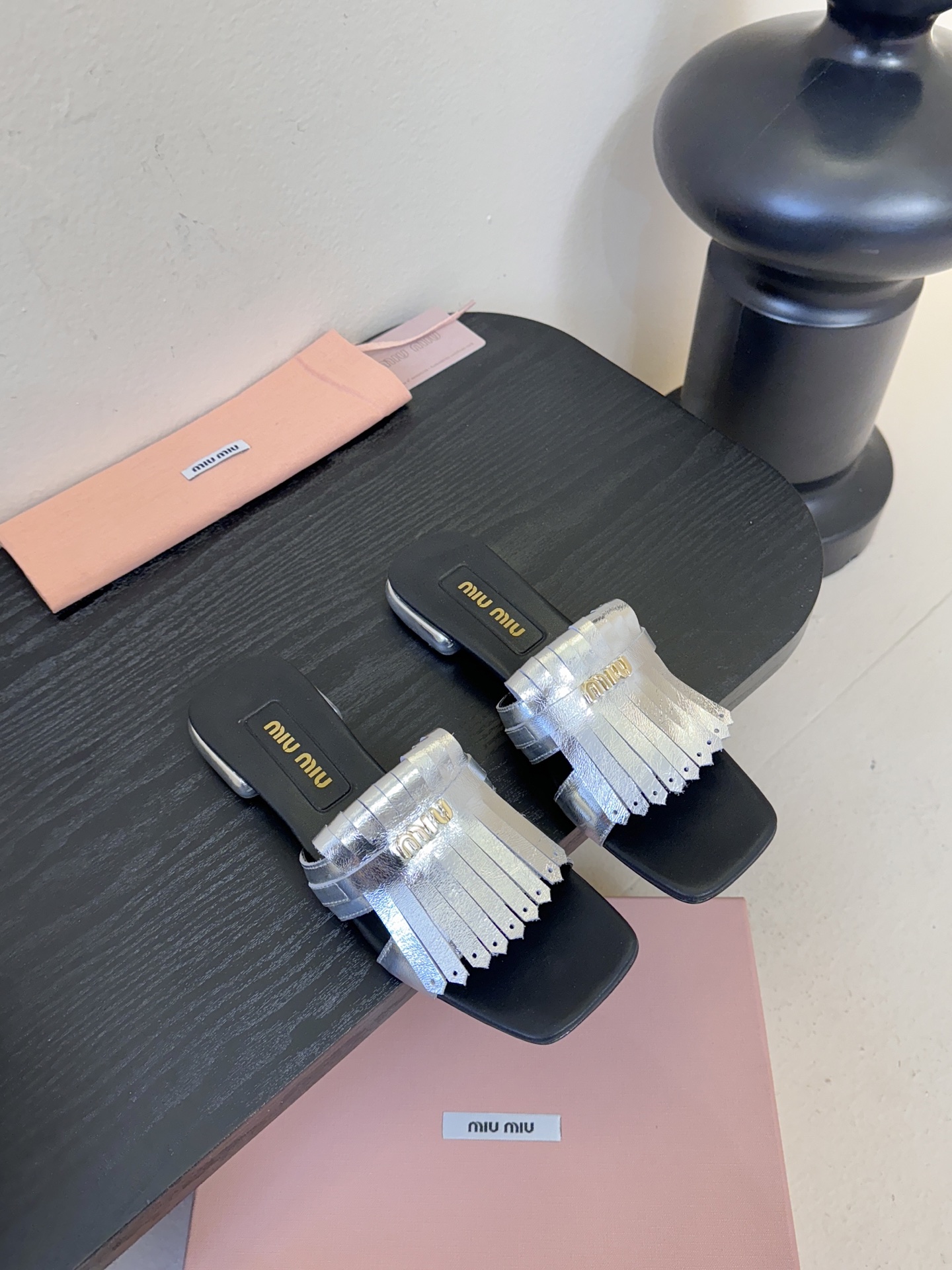 NO:705751,miu ss26 new arrival～ miu spring and summer high-heeled sandals series, both sexy and cute, cowhide material, sheepskin lining, leather outsole size 35-41, slippers, miumiu, sandals, slippers, cowhide, sheepskin, Leather soles19860909miu ss26new arrival～ miu家26春夏高跟凉鞋系列,兼具性感与可爱 牛皮材质,羊皮内里,真皮大底 size 35-41,拖鞋,miumiu,sandals,slippers,cowhide,sheepskin,Leather soles,Women's Shoes