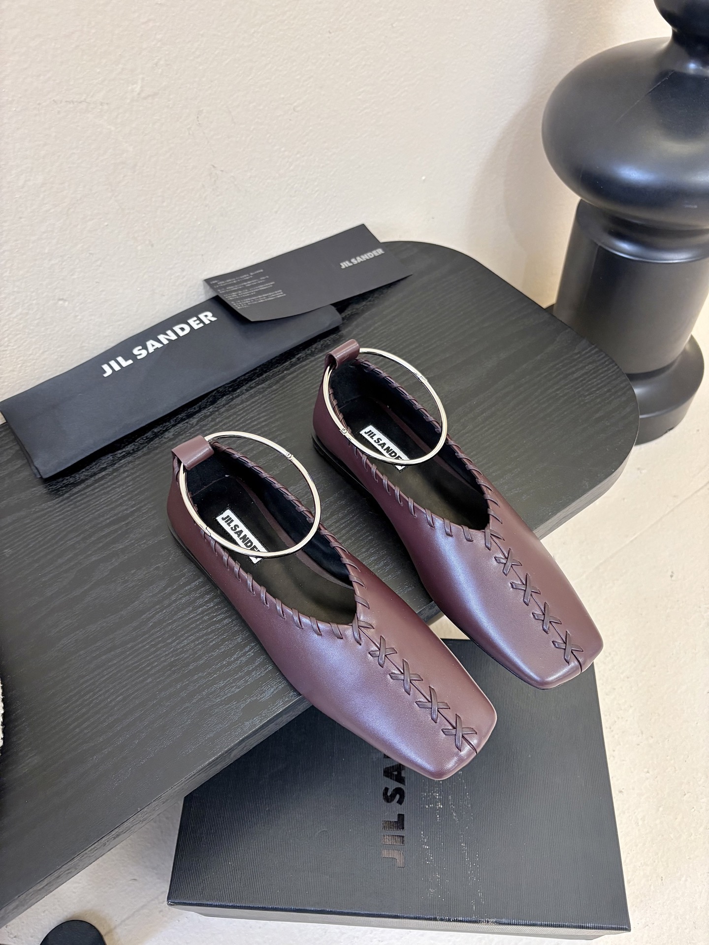 Jilsander 吉尔桑达26春夏新色经典圆环五金扣方头平底鞋🌿🌿💗超级推荐款！ 一直很火🔥 从未被超