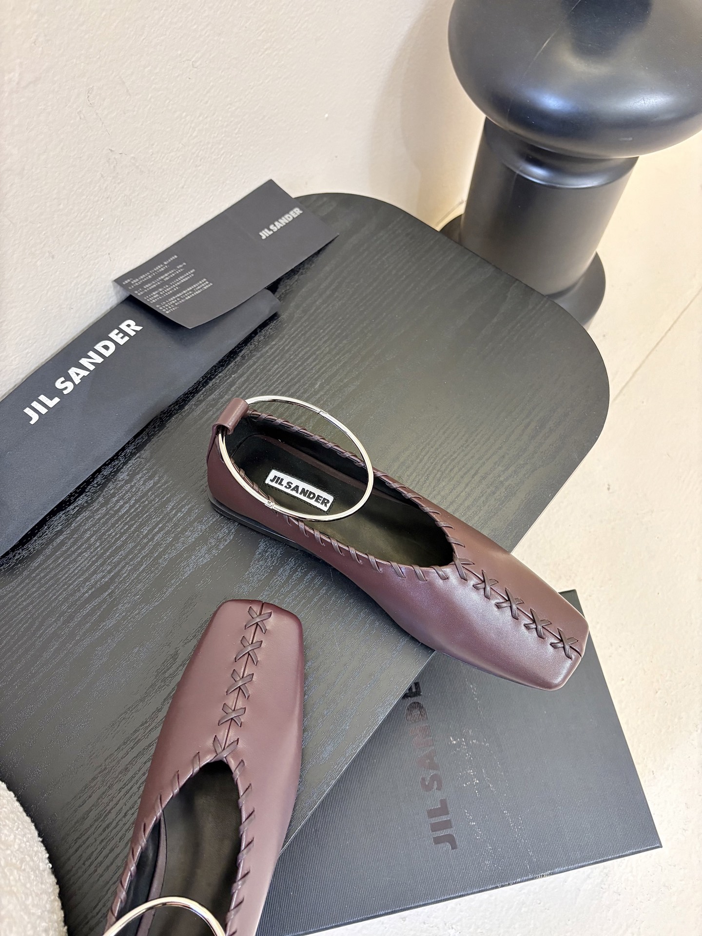 Jilsander 吉尔桑达26春夏新色经典圆环五金扣方头平底鞋🌿🌿💗超级推荐款！ 一直很火🔥 从未被超