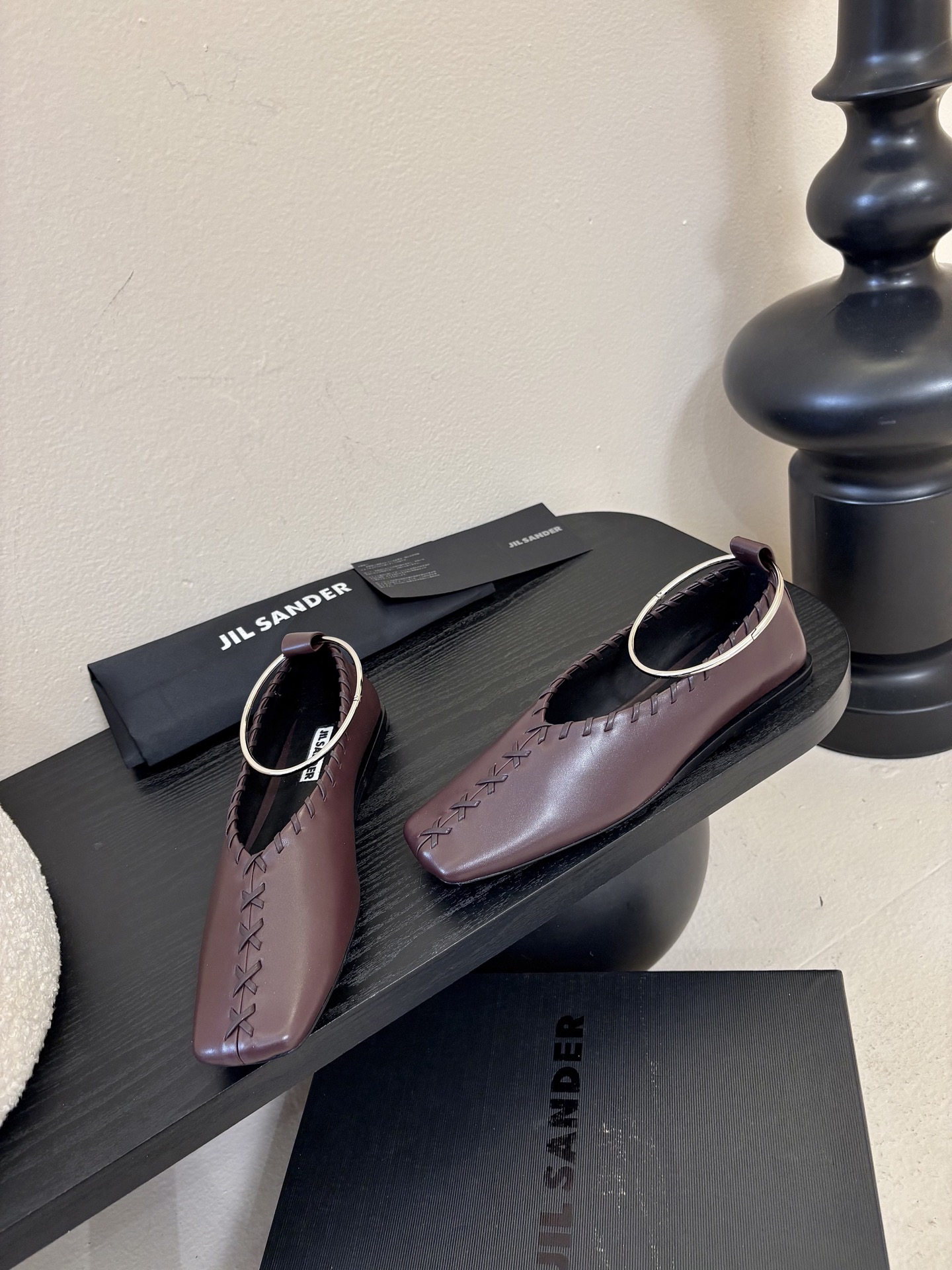 Jilsander 吉尔桑达26春夏新色经典圆环五金扣方头平底鞋🌿🌿💗超级推荐款！ 一直很火🔥 从未被超