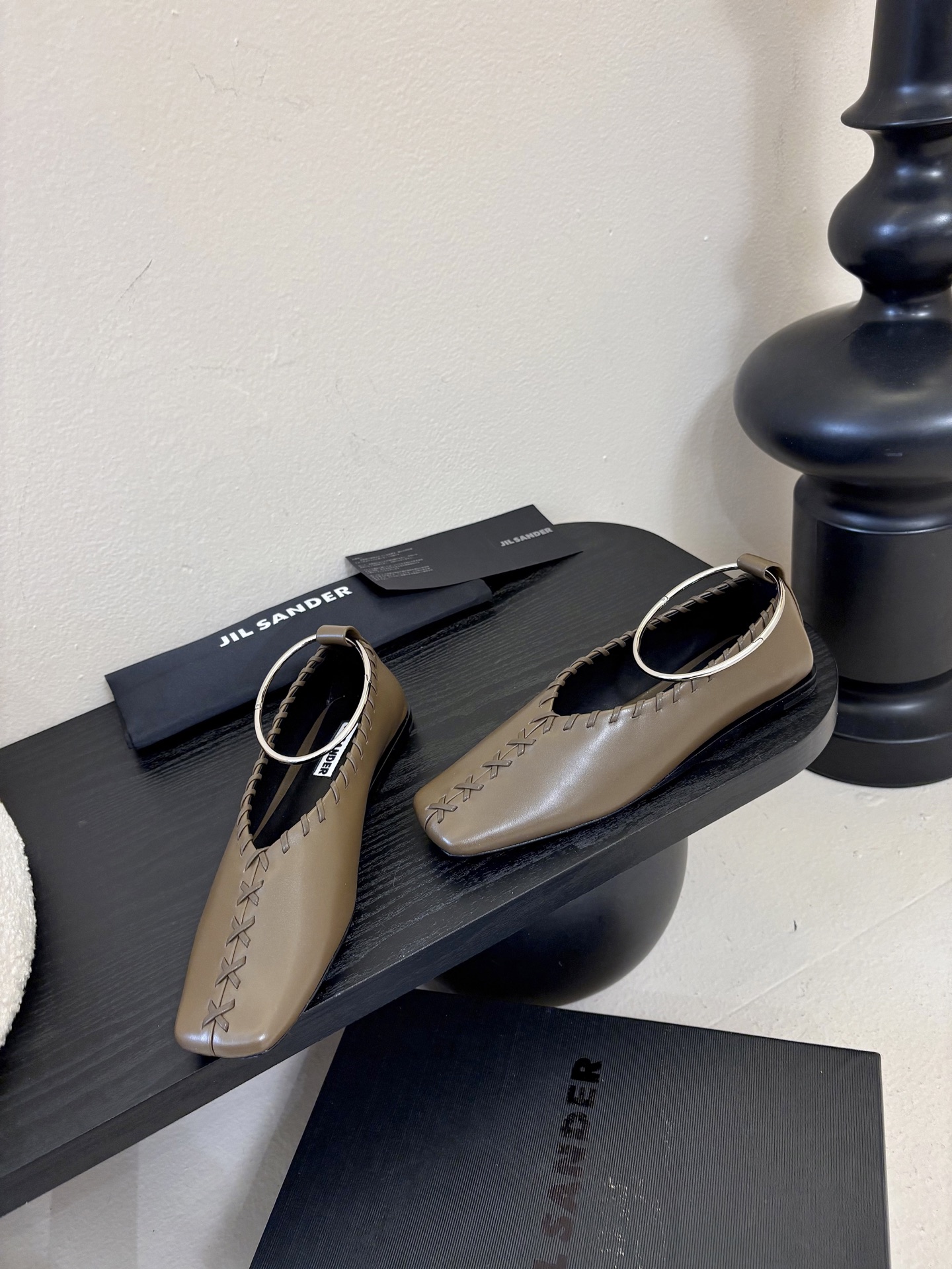 Jilsander 吉尔桑达26春夏新色经典圆环五金扣方头平底鞋🌿🌿💗超级推荐款！ 一直很火🔥 从未被超