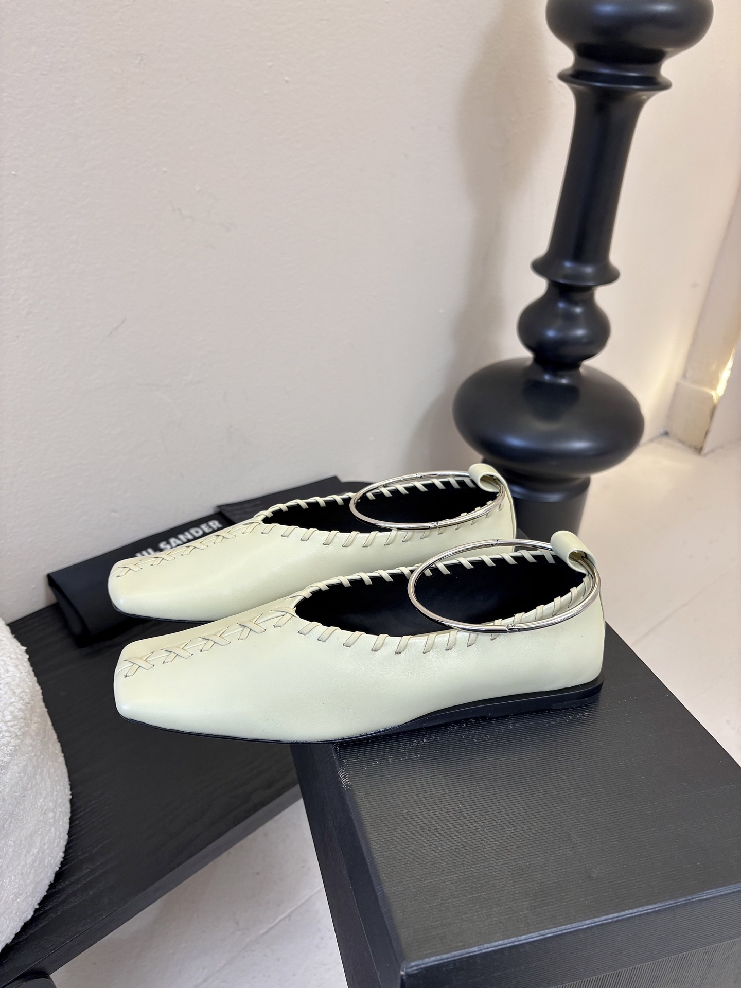 Jilsander 吉尔桑达26春夏新色经典圆环五金扣方头平底鞋🌿🌿💗超级推荐款！ 一直很火🔥 从未被超