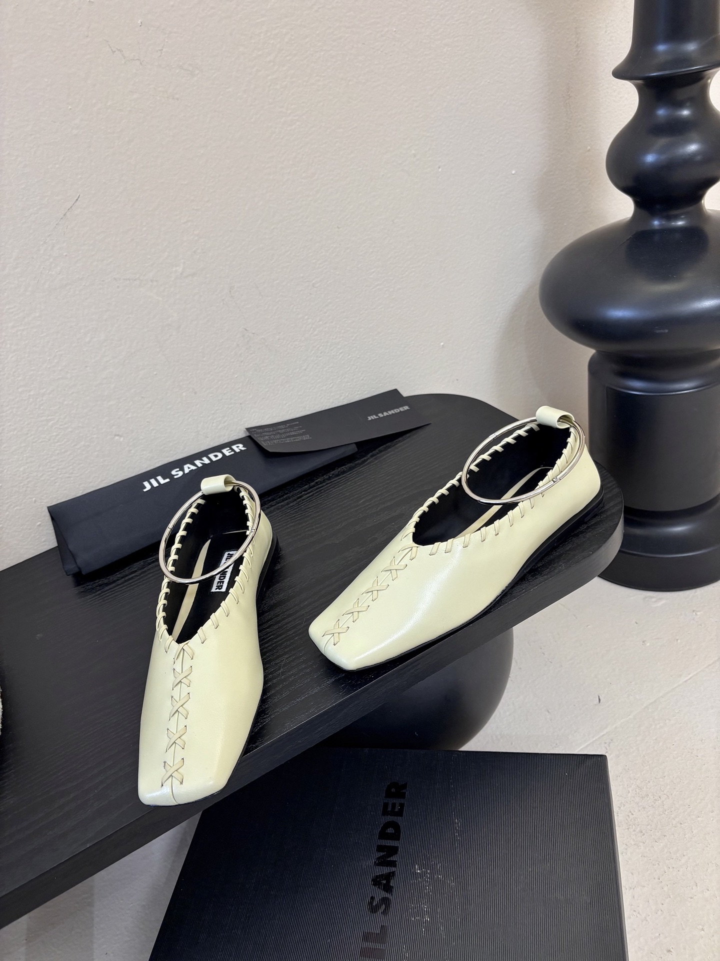 Jilsander 吉尔桑达26春夏新色经典圆环五金扣方头平底鞋🌿🌿💗超级推荐款！ 一直很火🔥 从未被超