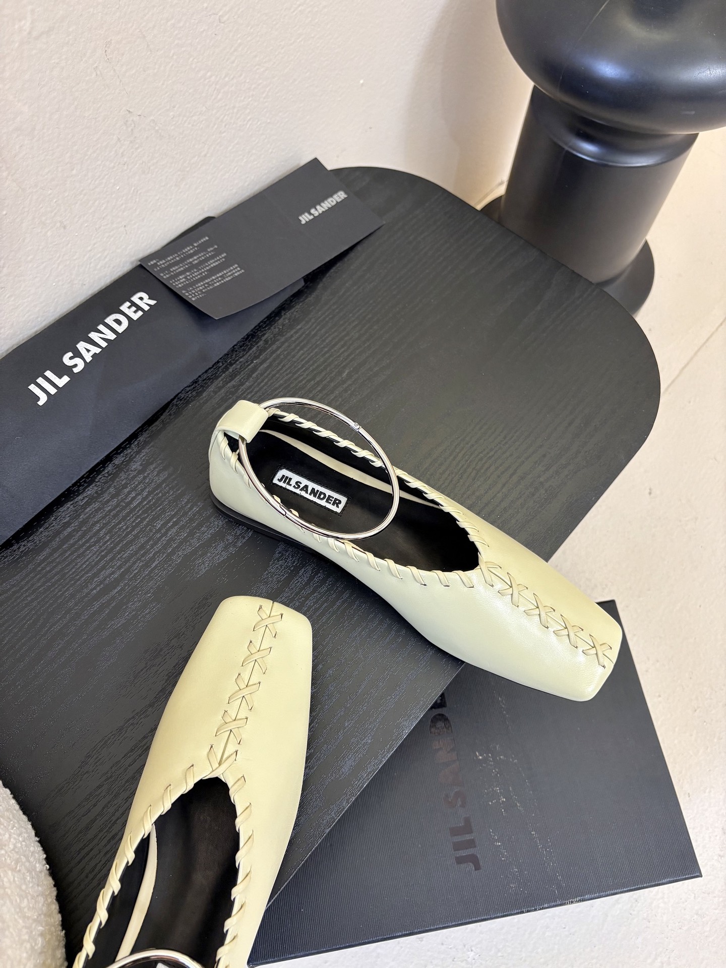 Jilsander 吉尔桑达26春夏新色经典圆环五金扣方头平底鞋🌿🌿💗超级推荐款！ 一直很火🔥 从未被超