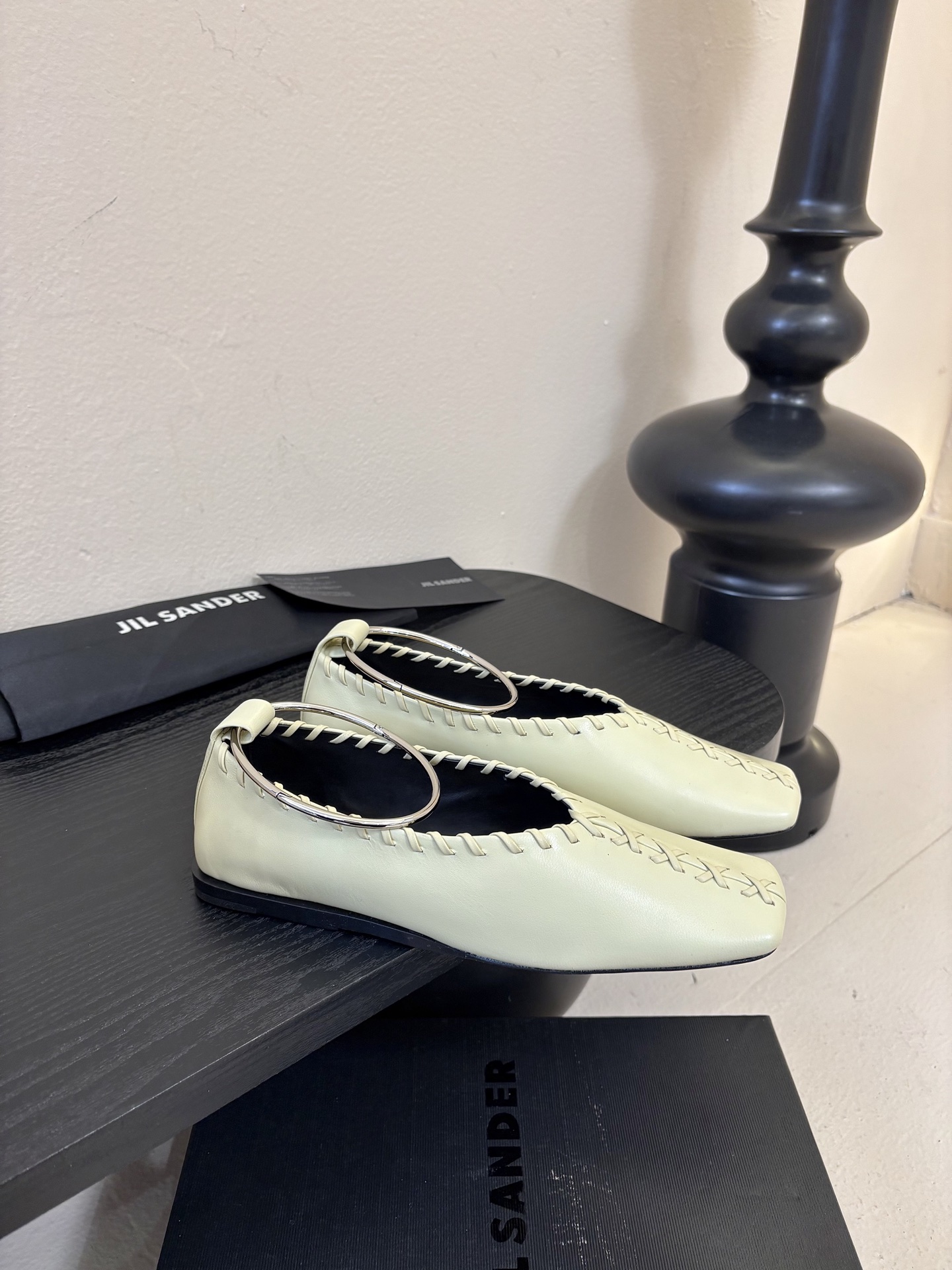 Jilsander 吉尔桑达26春夏新色经典圆环五金扣方头平底鞋🌿🌿💗超级推荐款！ 一直很火🔥 从未被超