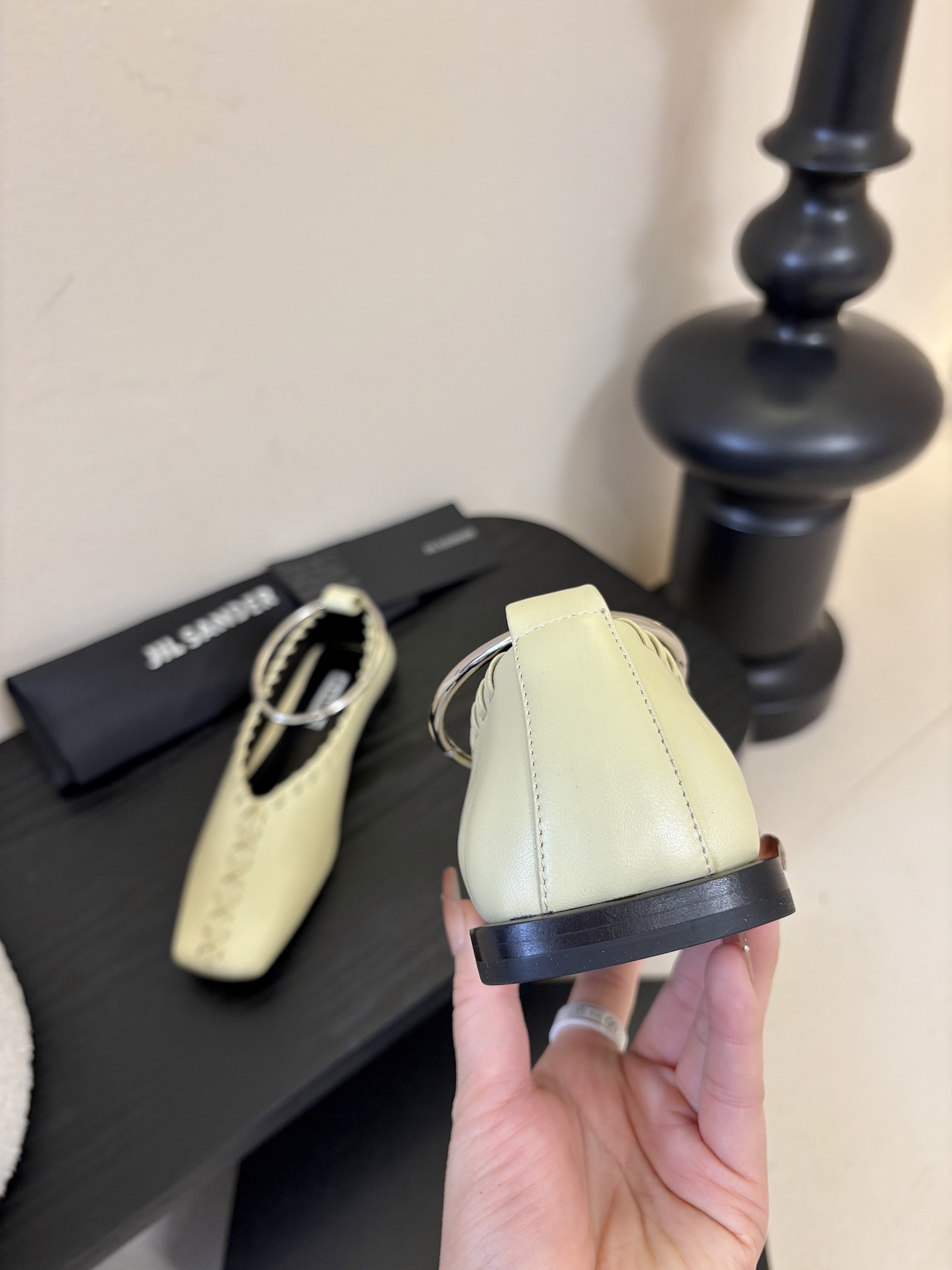 Jilsander 吉尔桑达26春夏新色经典圆环五金扣方头平底鞋🌿🌿💗超级推荐款！ 一直很火🔥 从未被超