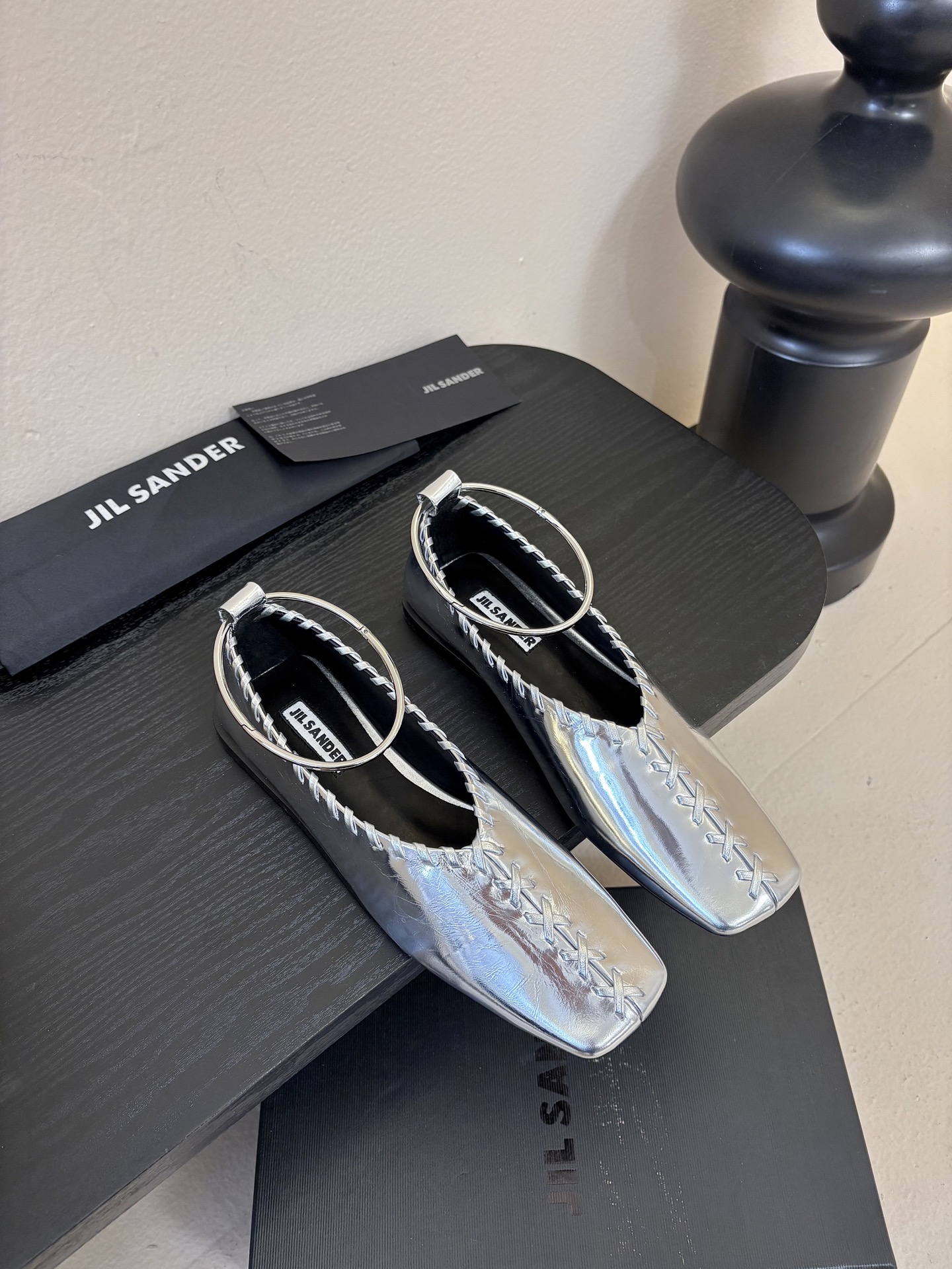 Jilsander 吉尔桑达26春夏新色经典圆环五金扣方头平底鞋🌿🌿💗超级推荐款！ 一直很火🔥 从未被超