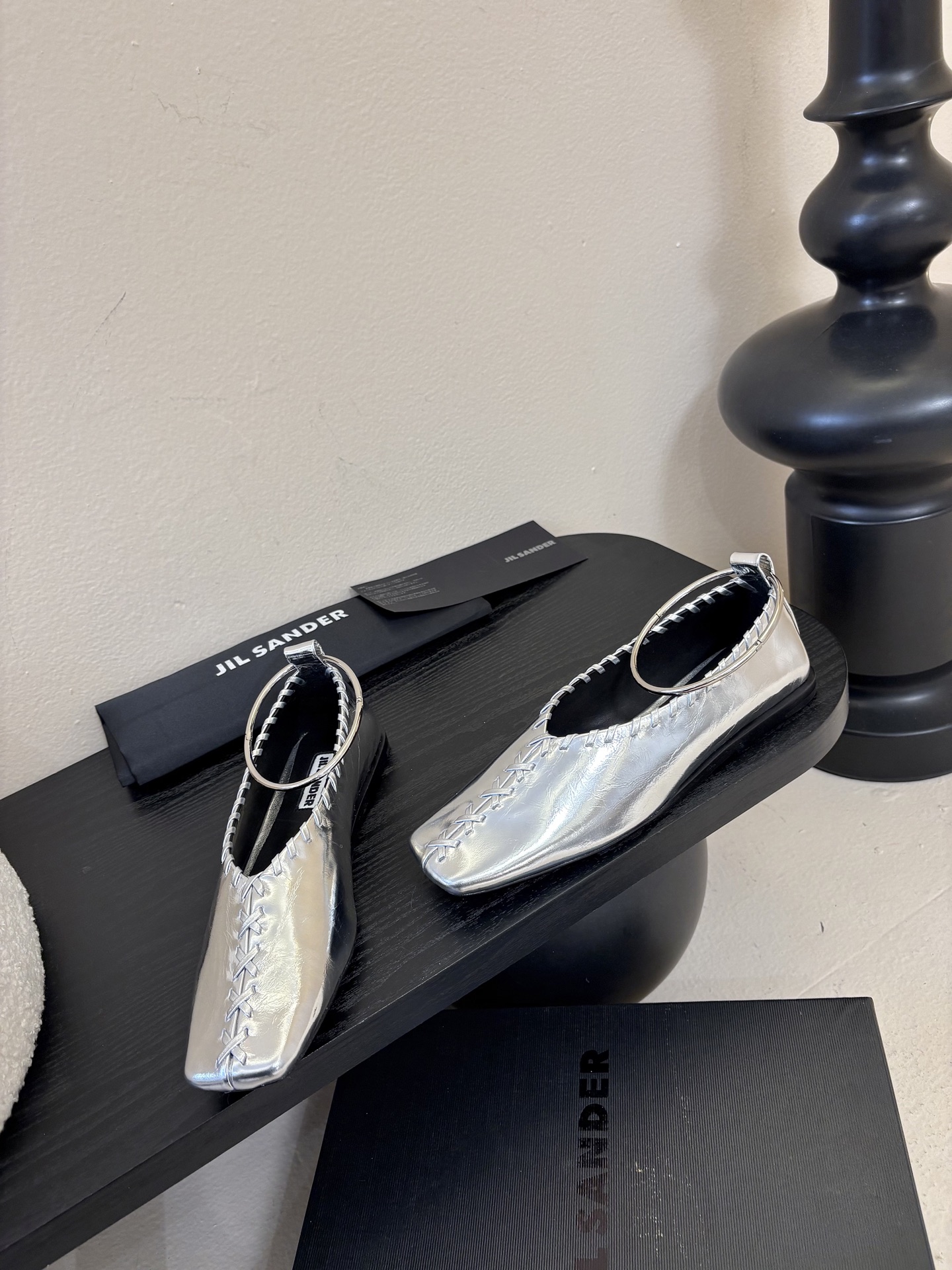 Jilsander 吉尔桑达26春夏新色经典圆环五金扣方头平底鞋🌿🌿💗超级推荐款！ 一直很火🔥 从未被超