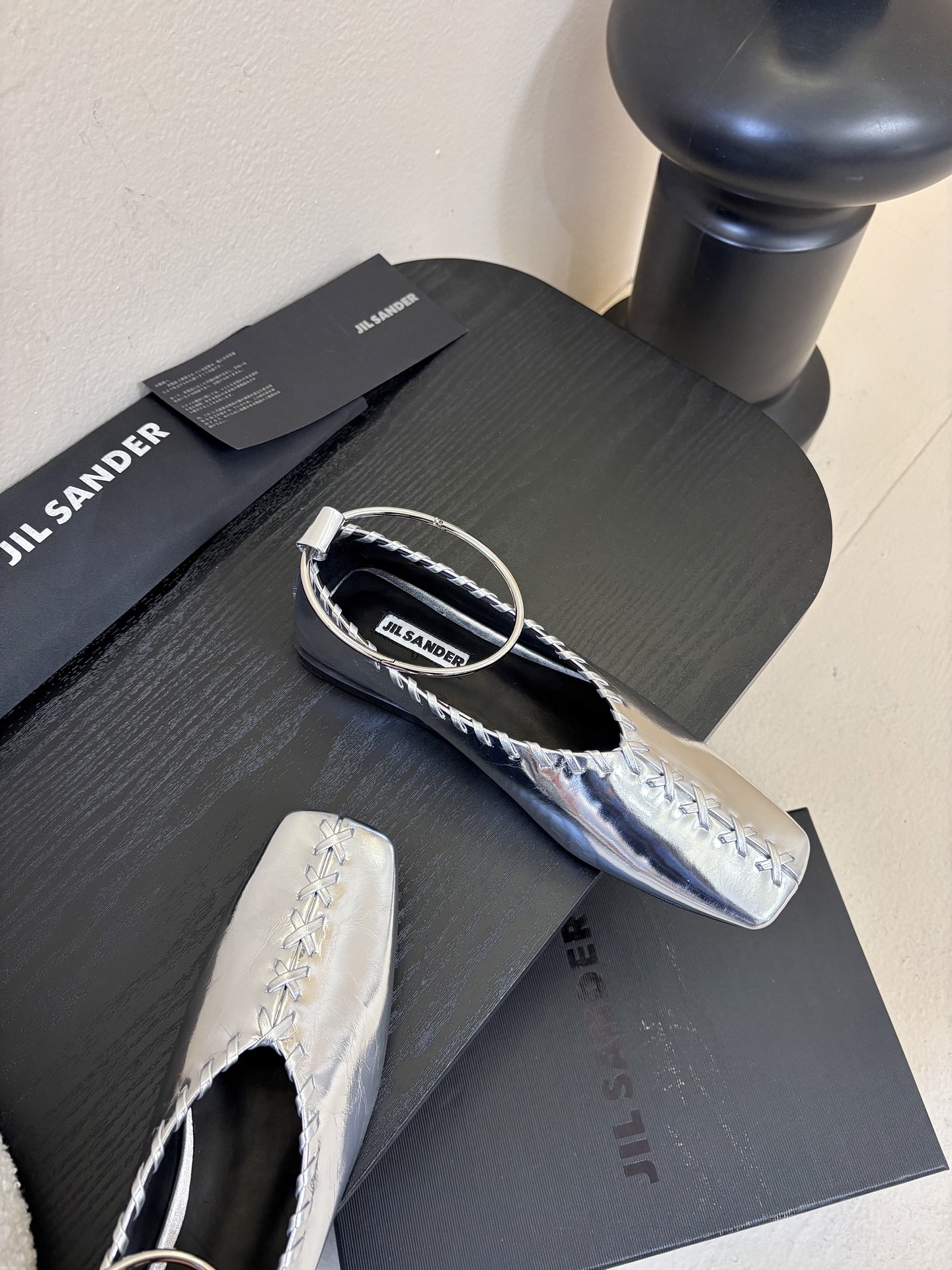 Jilsander 吉尔桑达26春夏新色经典圆环五金扣方头平底鞋🌿🌿💗超级推荐款！ 一直很火🔥 从未被超