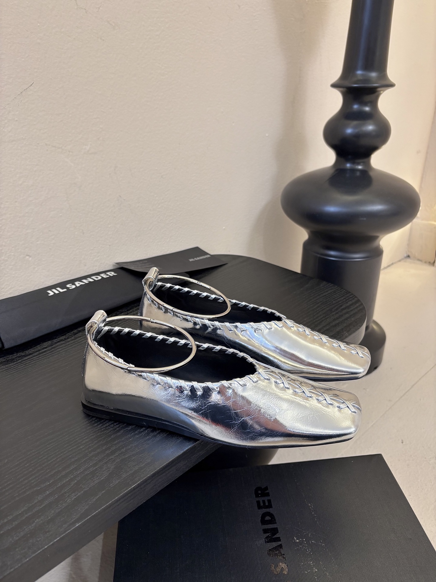 Jilsander 吉尔桑达26春夏新色经典圆环五金扣方头平底鞋🌿🌿💗超级推荐款！ 一直很火🔥 从未被超