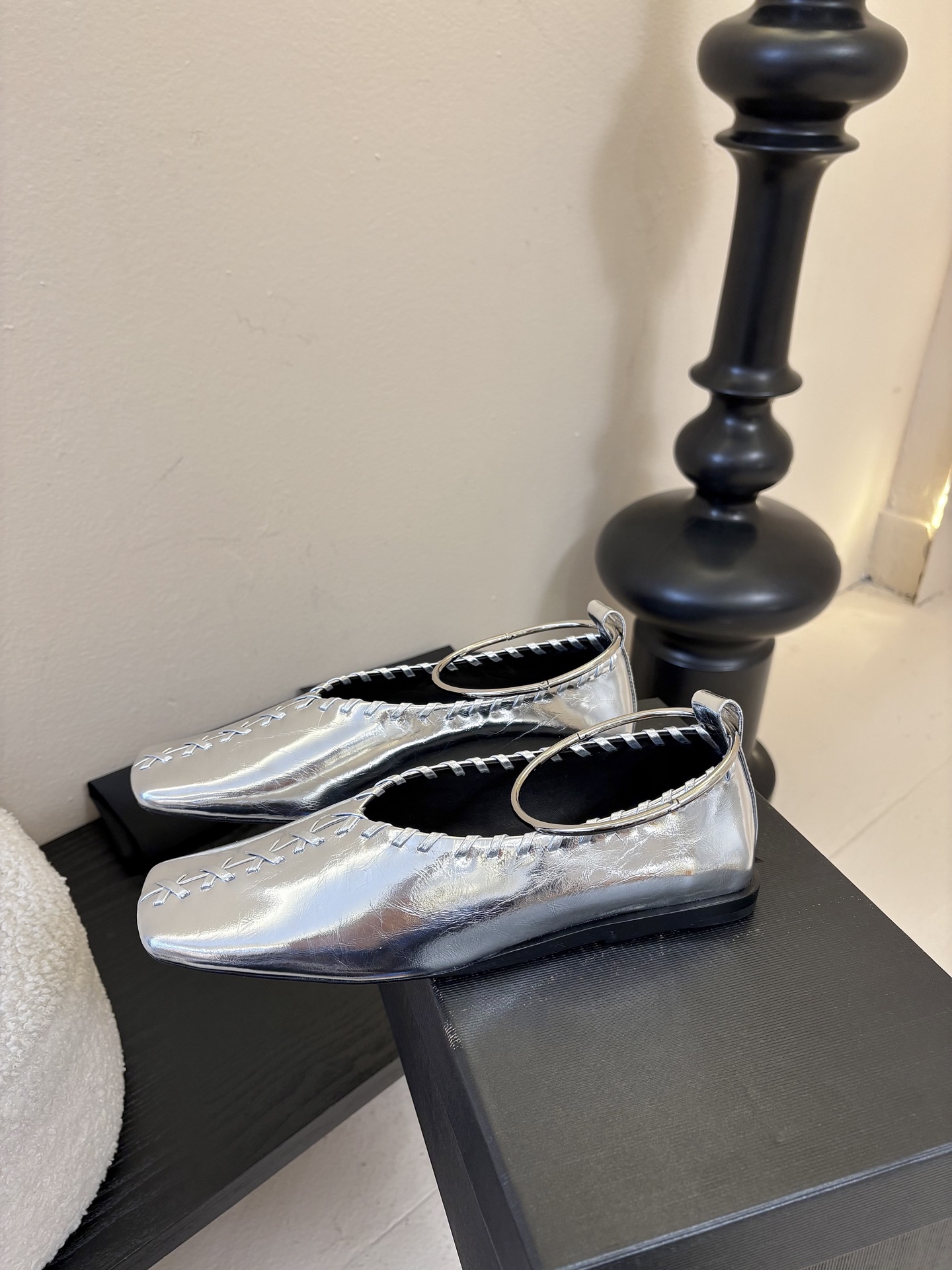 Jilsander 吉尔桑达26春夏新色经典圆环五金扣方头平底鞋🌿🌿💗超级推荐款！ 一直很火🔥 从未被超