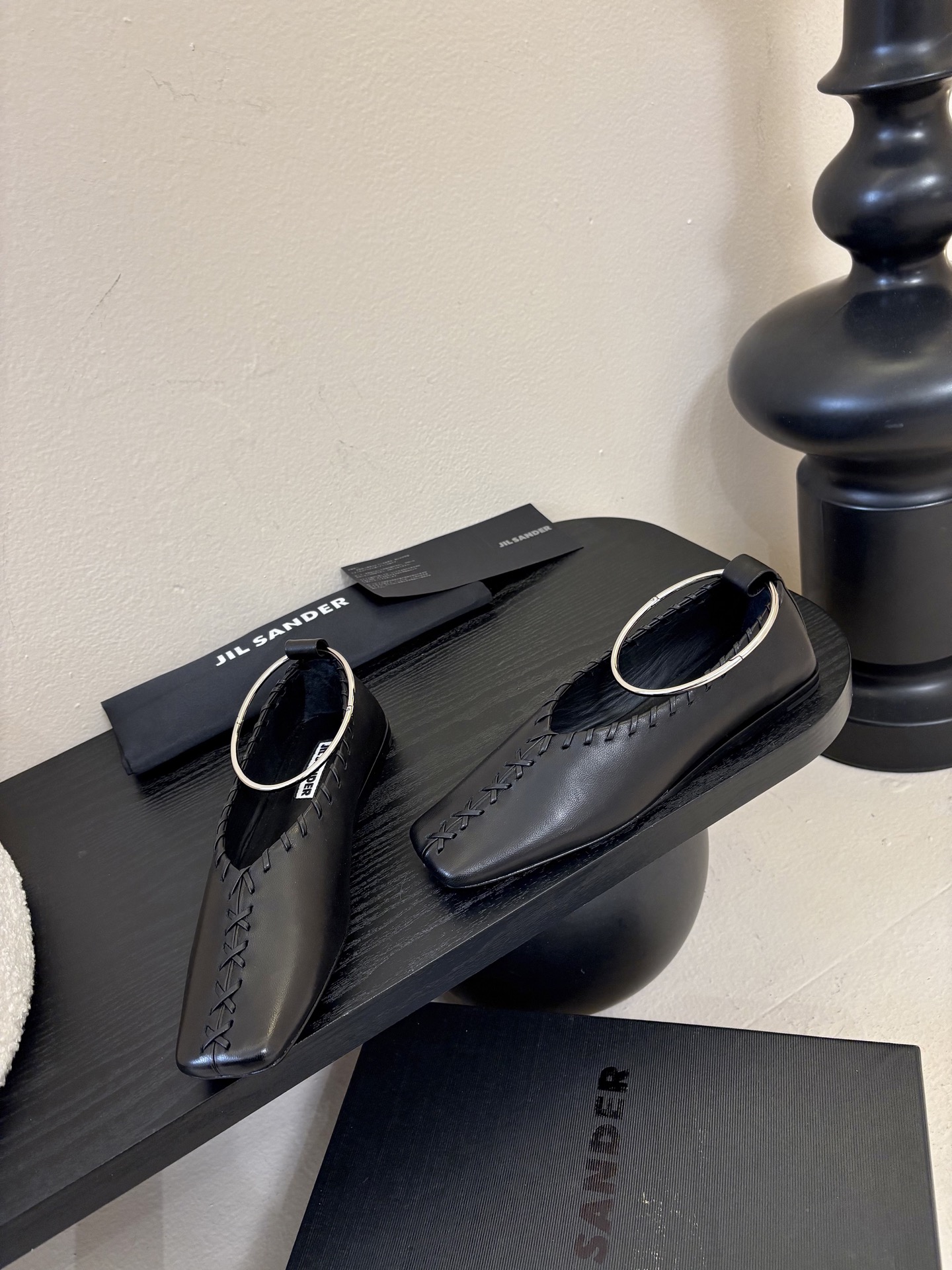 Jilsander 吉尔桑达26春夏新色经典圆环五金扣方头平底鞋🌿🌿💗超级推荐款！ 一直很火🔥 从未被超