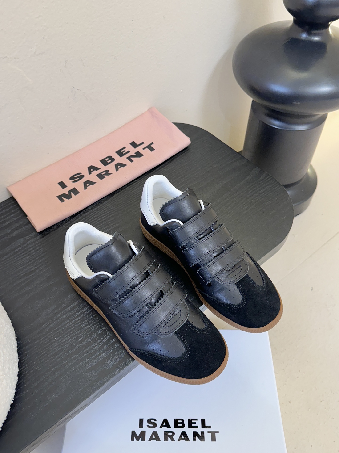 NO:706093,ISABEL MARANT New Style ———————————— Hotly recommended by INS internet celebrity bloggers!  A pair of simple yet high-end white shoes... Original 1:1 replica hidden-line outsole!  It feels particularly comfortable on the feet and can be worn with any style!  Super suitable for street photography, easy to wear and stylish. Size 35-39 4041 customized, casual shoes/sports shoes, sneakers19860909ISABEL MARANT 新款 —————————————— INS网红博主热推！一双简单又不失高级的小白鞋... 原版1:1复刻隐线大底！脚感特别舒适 随意百搭！超级适合街拍,好穿有型 尺码35-39 4041定制,休闲鞋/运动鞋,sneakers,Women's Shoes