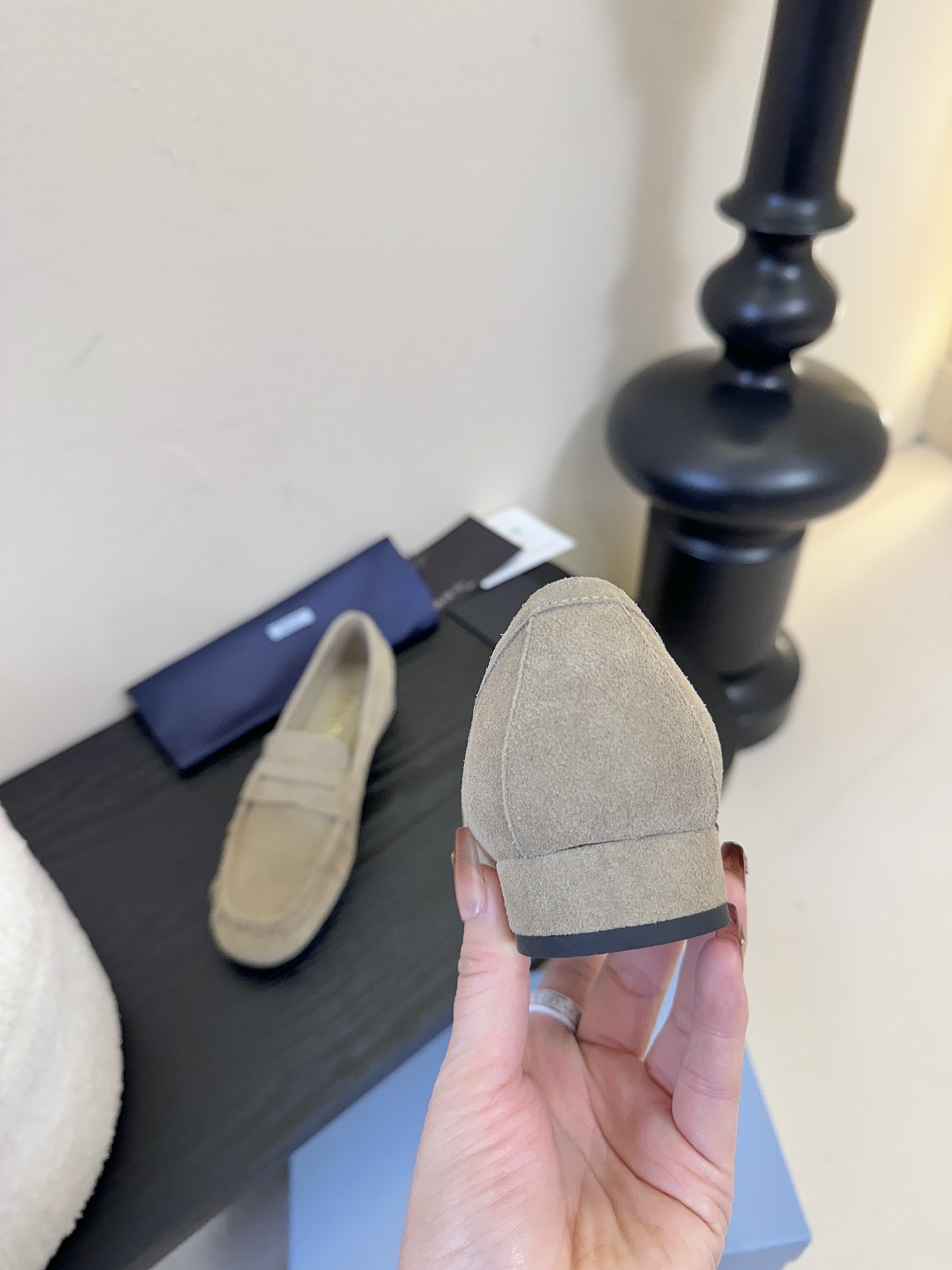 Prad* 普拉达新款乐福鞋一眼望去既经典又百搭！质感脚感你们都无需担心哒，心动的感觉有没有！简单搭配很