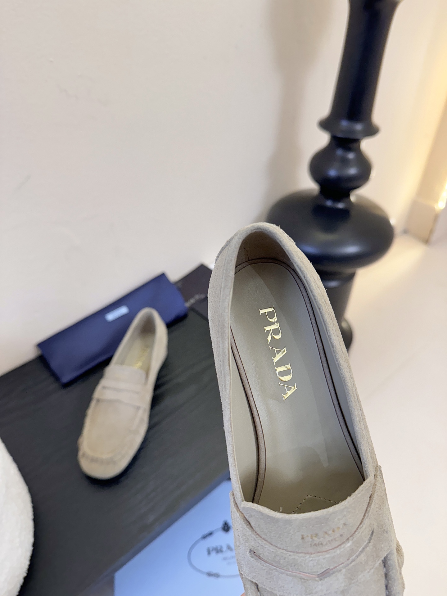Prad* 普拉达新款乐福鞋一眼望去既经典又百搭！质感脚感你们都无需担心哒，心动的感觉有没有！简单搭配很