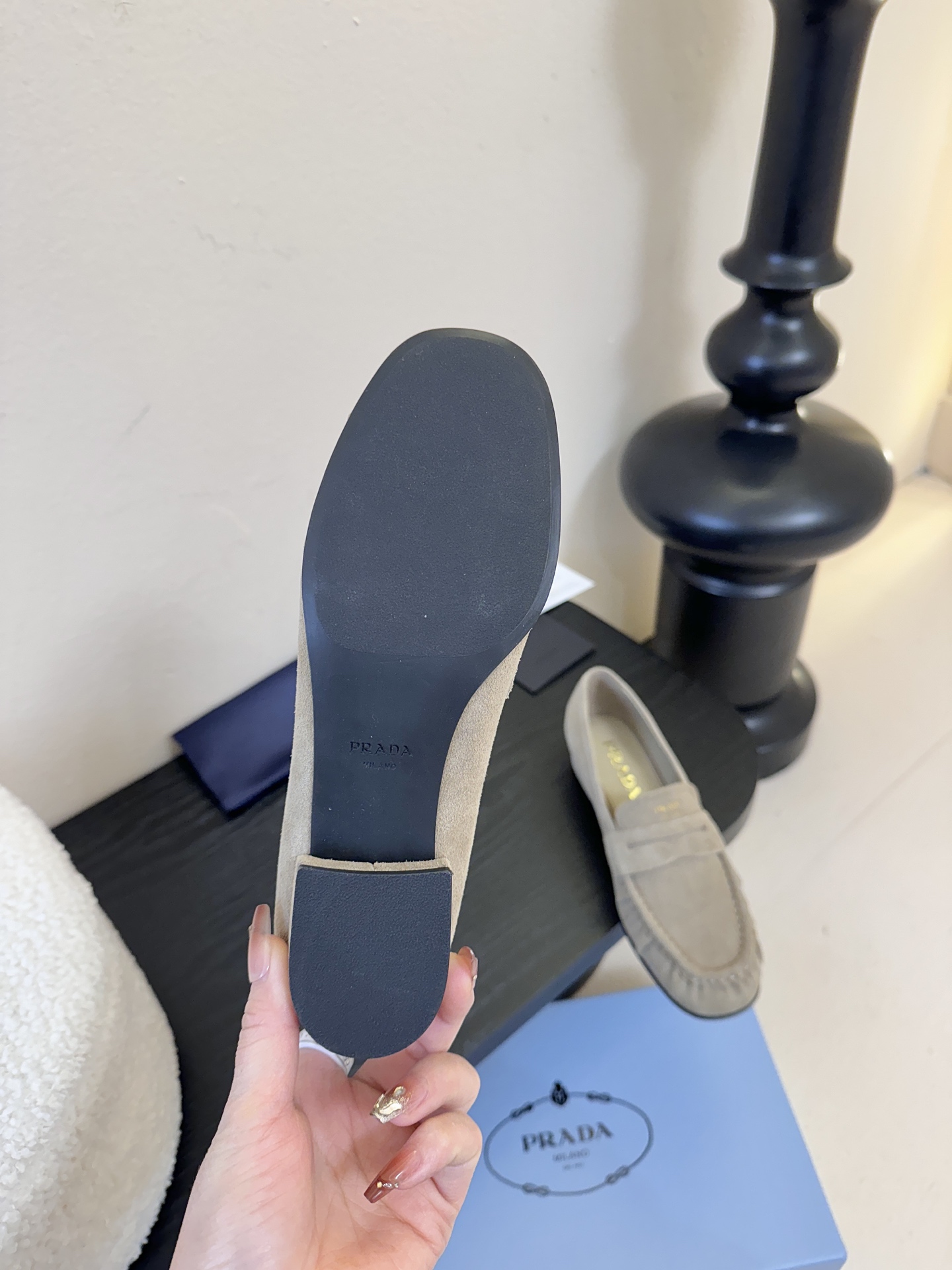 Prad* 普拉达新款乐福鞋一眼望去既经典又百搭！质感脚感你们都无需担心哒，心动的感觉有没有！简单搭配很